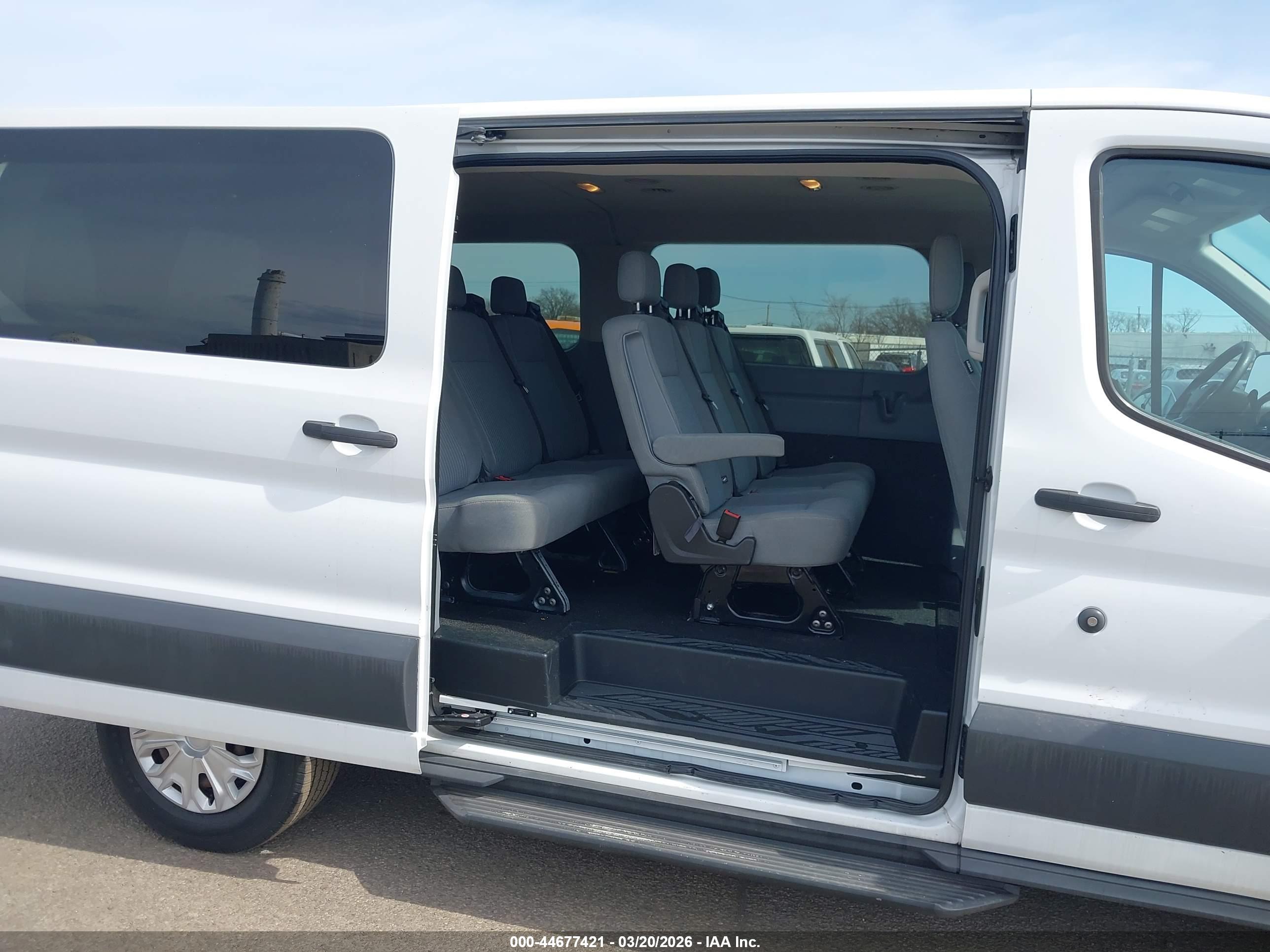 FORD TRANSIT-150 image 8