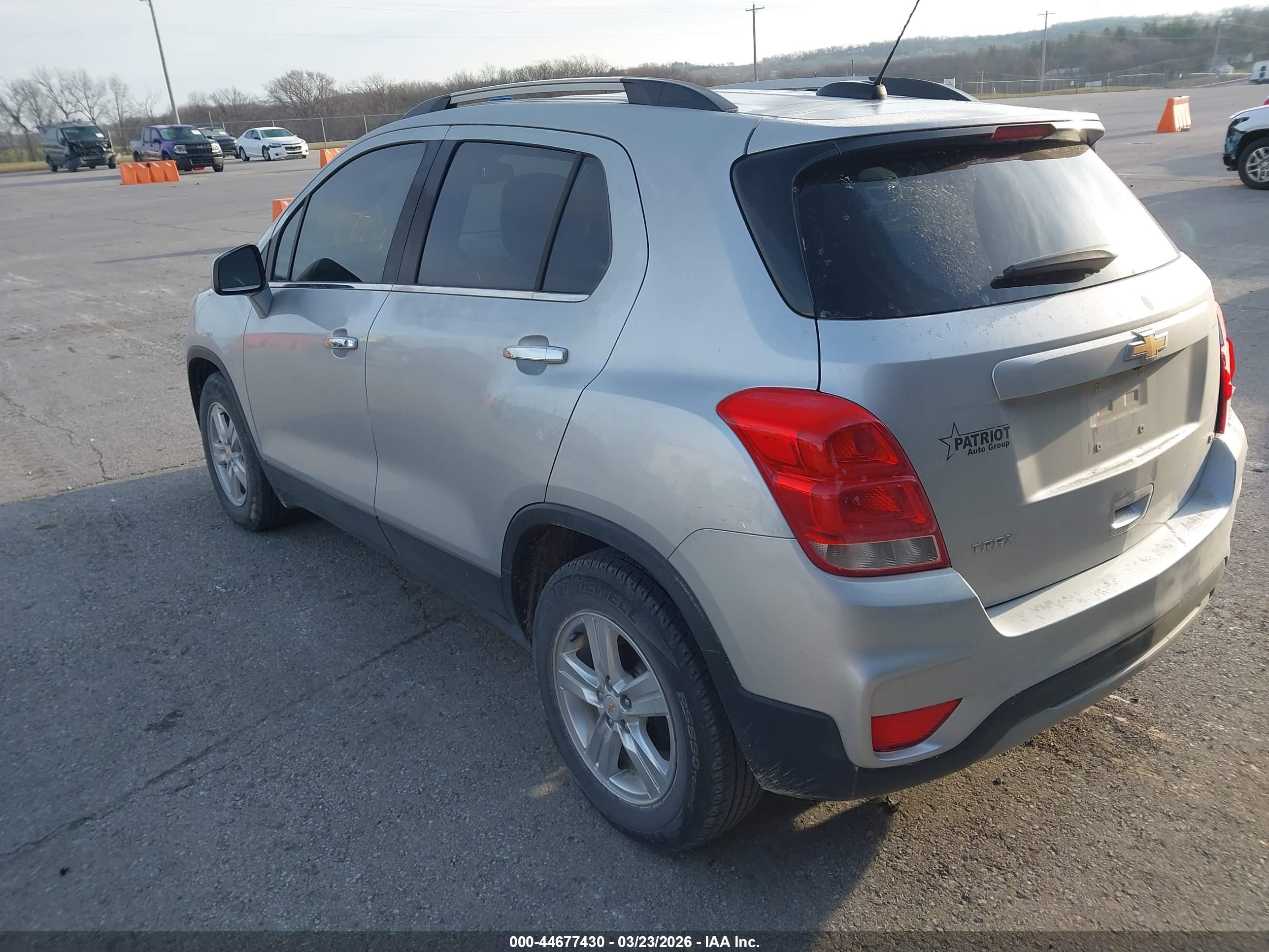 CHEVROLET TRAX image 3