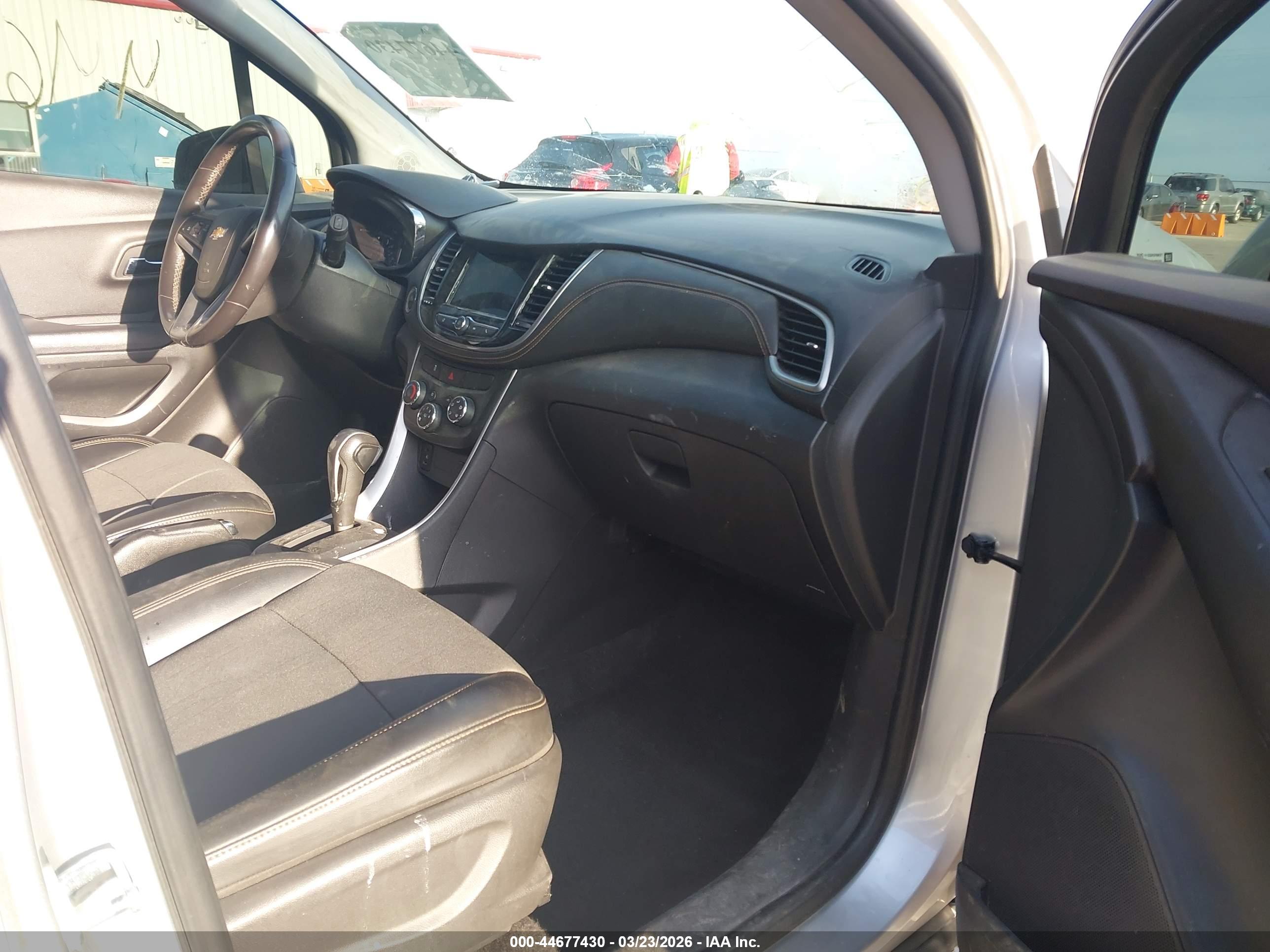 CHEVROLET TRAX image 5