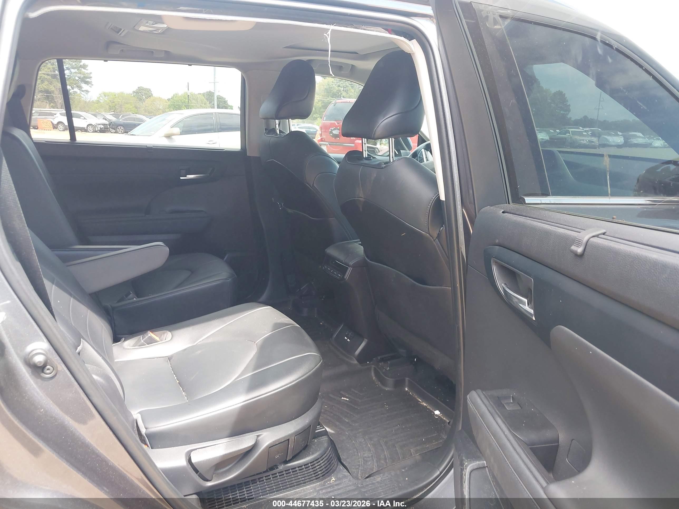 TOYOTA HIGHLANDER image 8