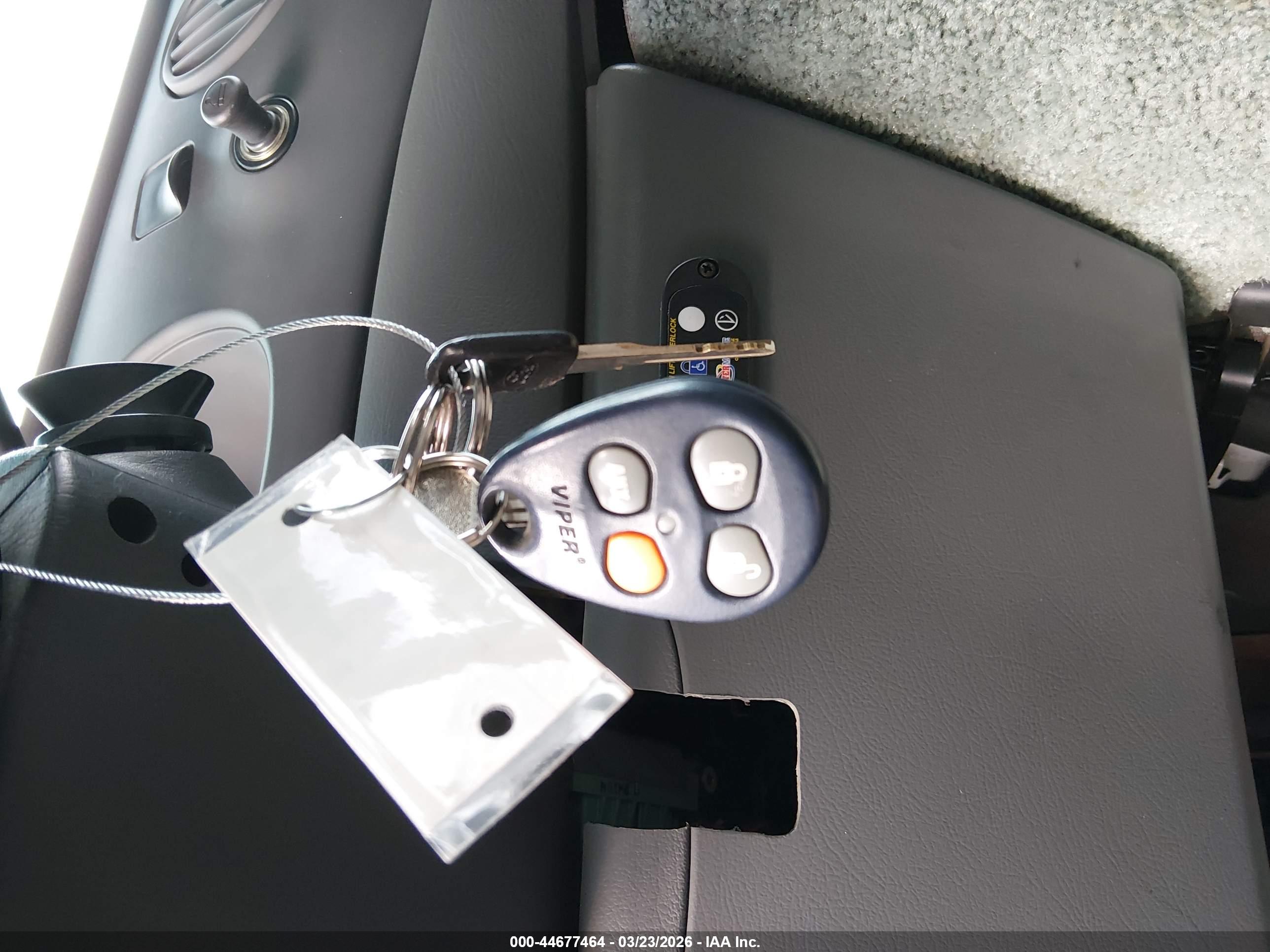 FORD E-250 image 11