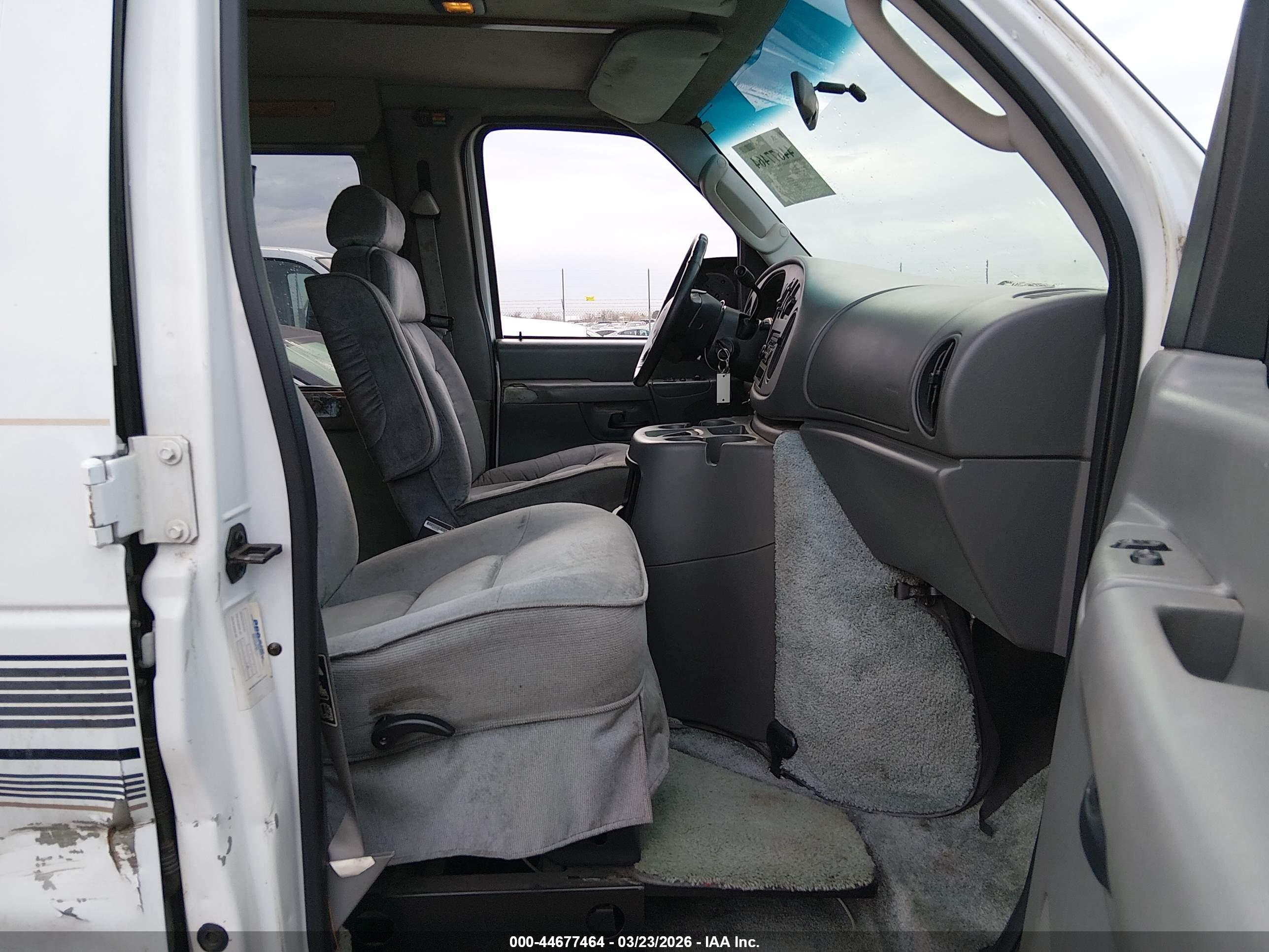 FORD E-250 image 5