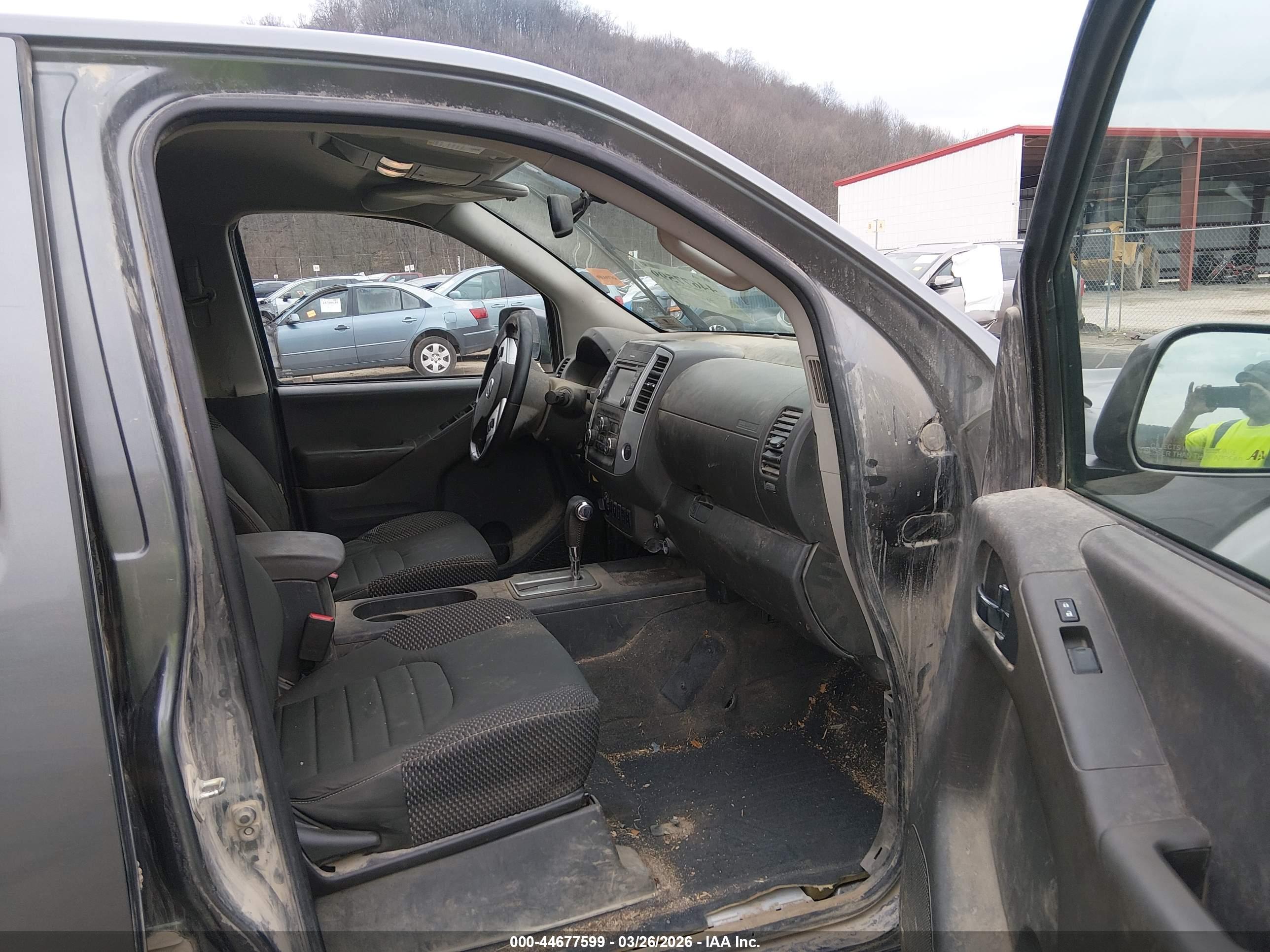 NISSAN FRONTIER image 5