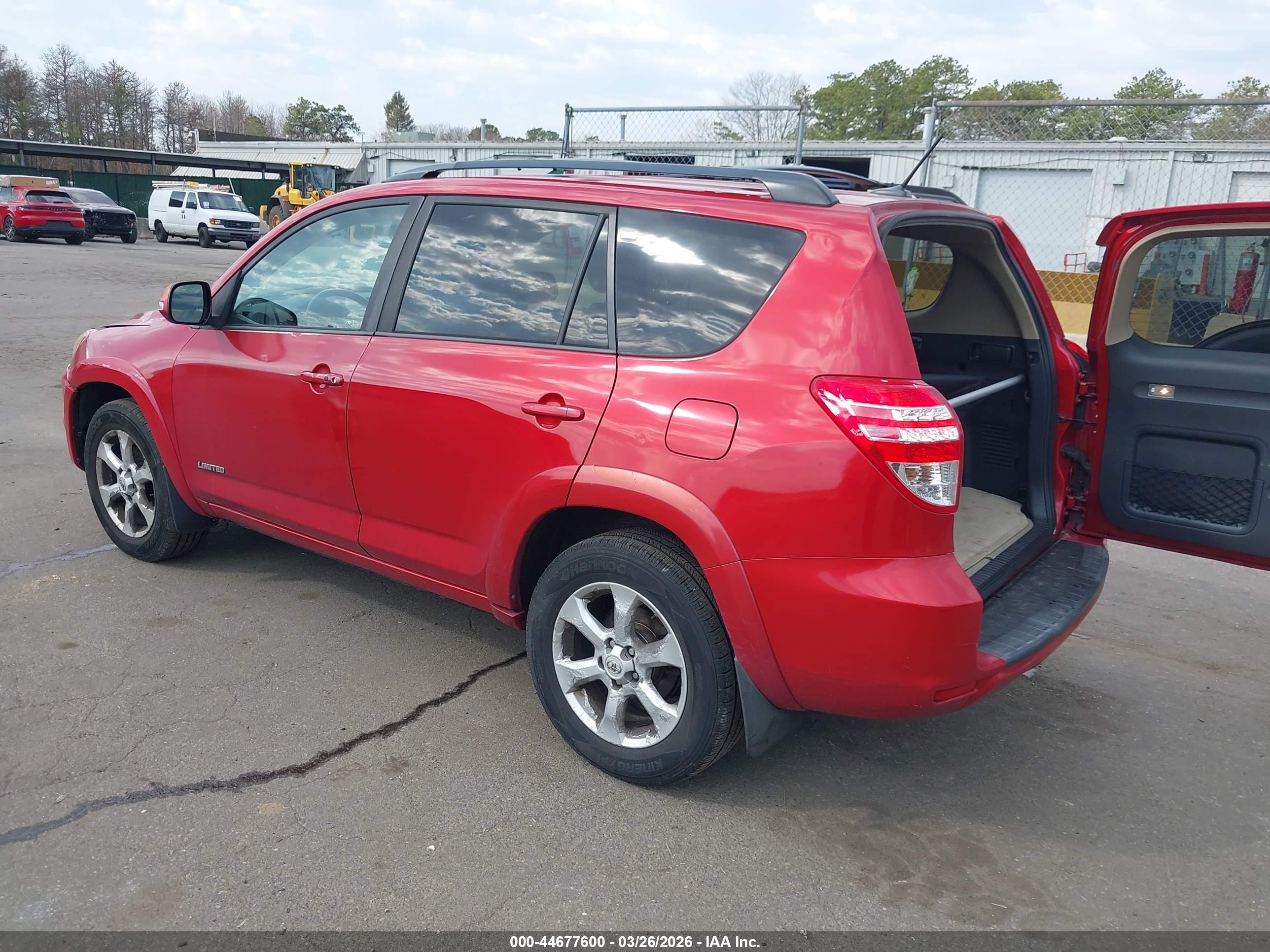 TOYOTA RAV4 image 3