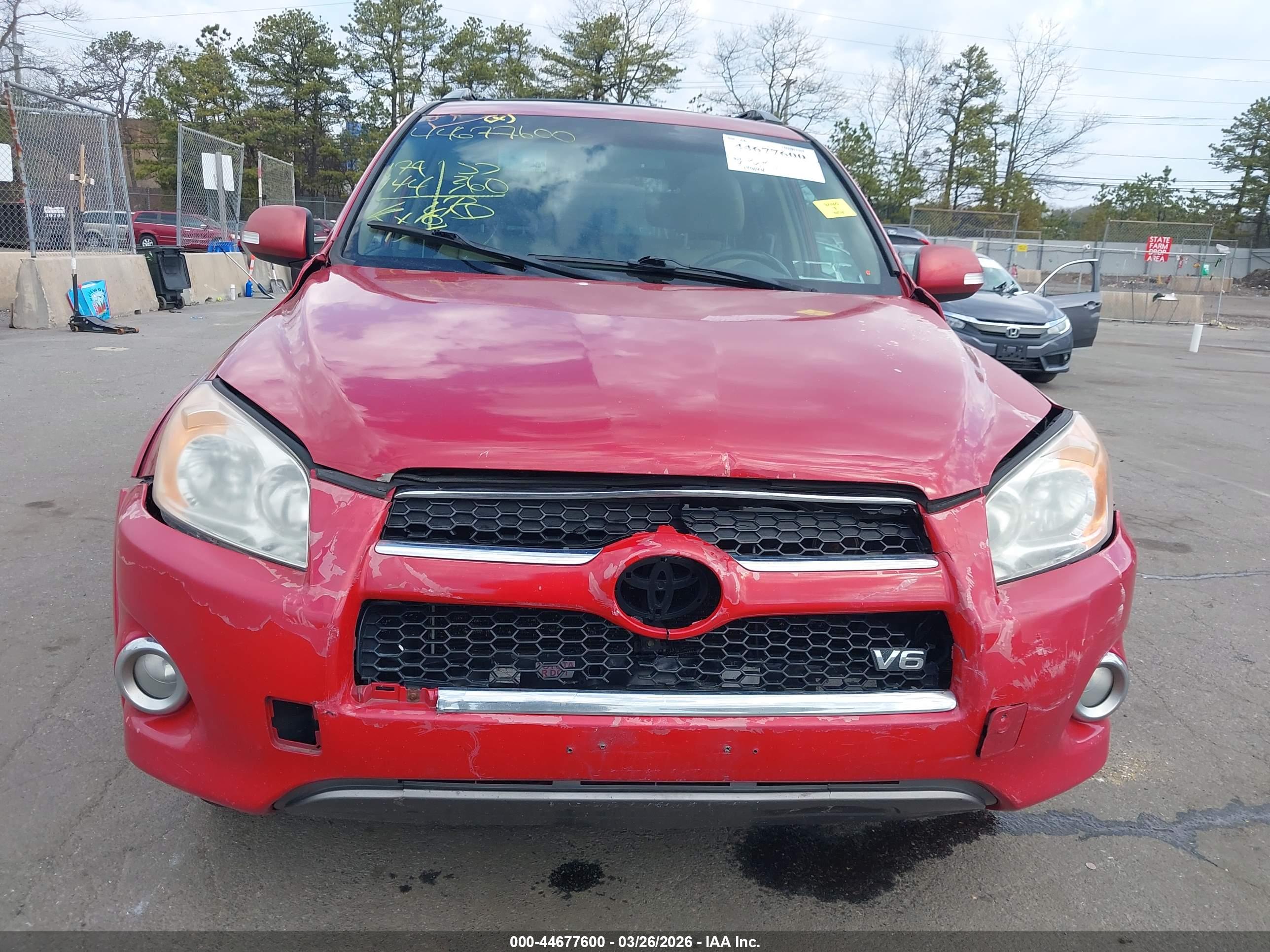 TOYOTA RAV4 image 6