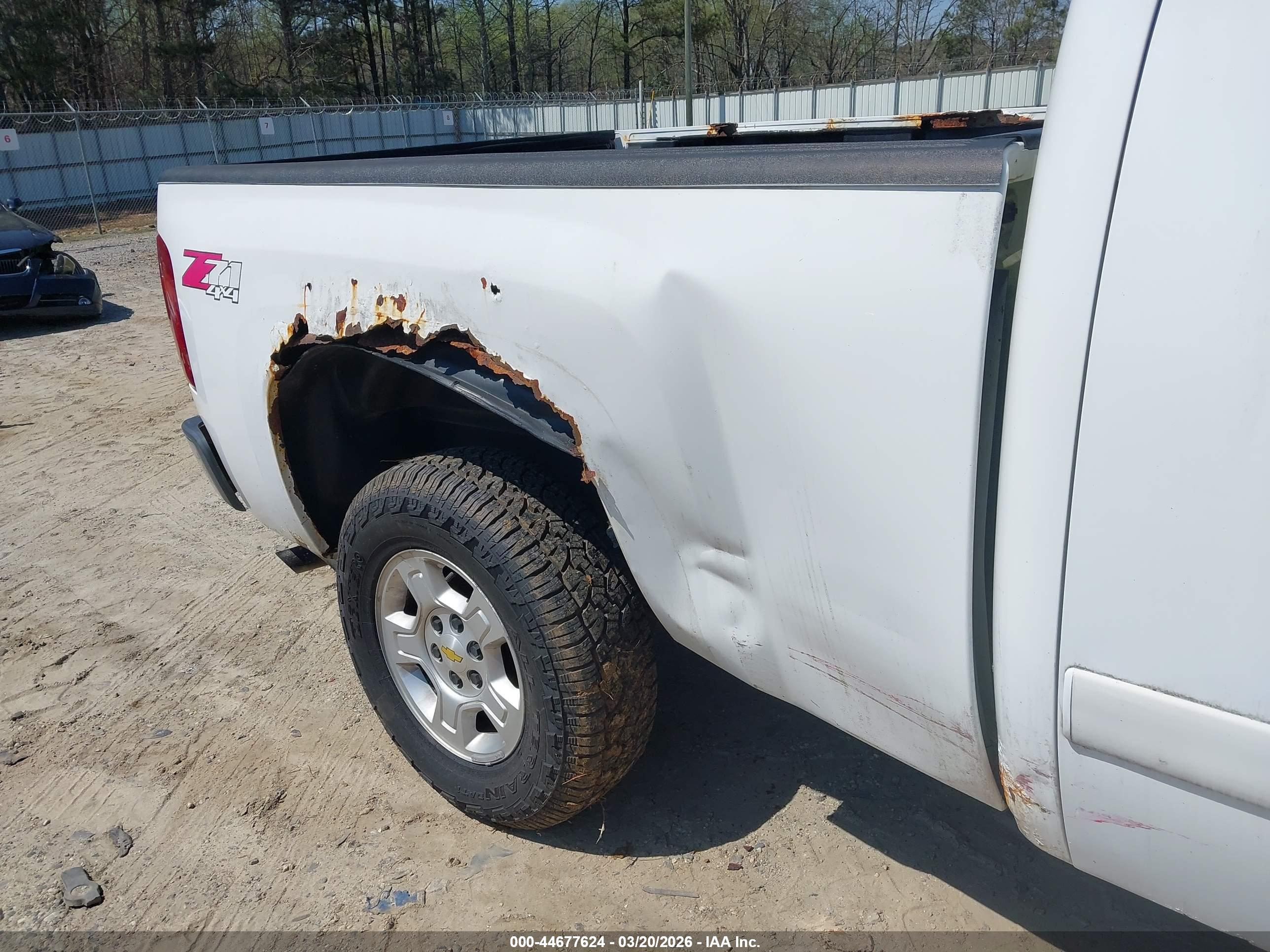 CHEVROLET SILVERADO image 6