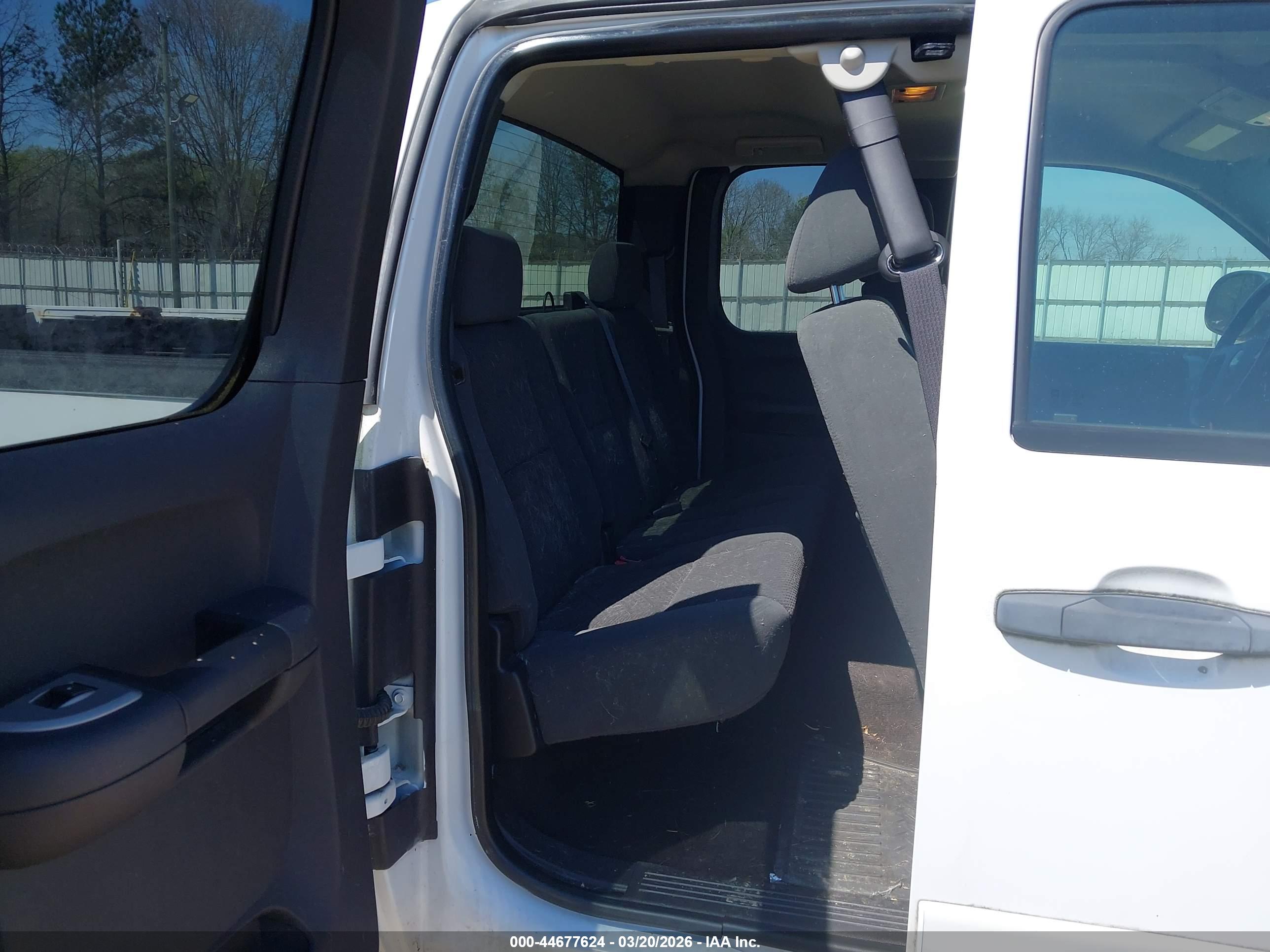 CHEVROLET SILVERADO image 8