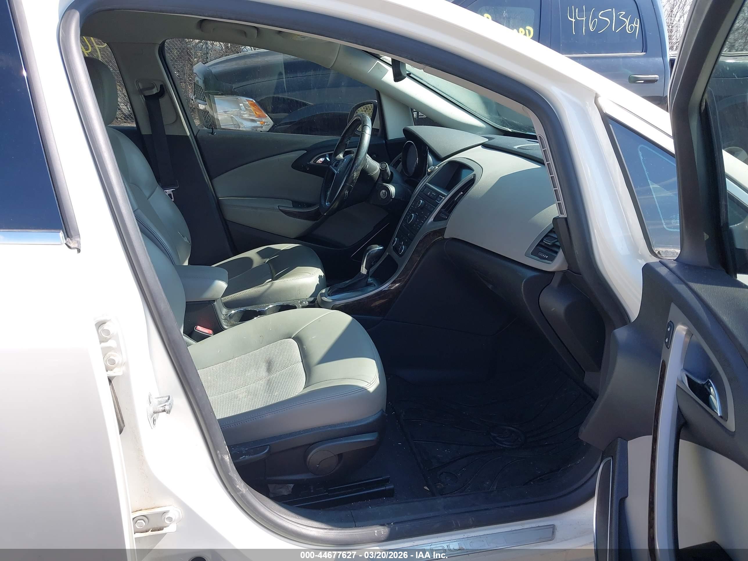 BUICK VERANO image 5