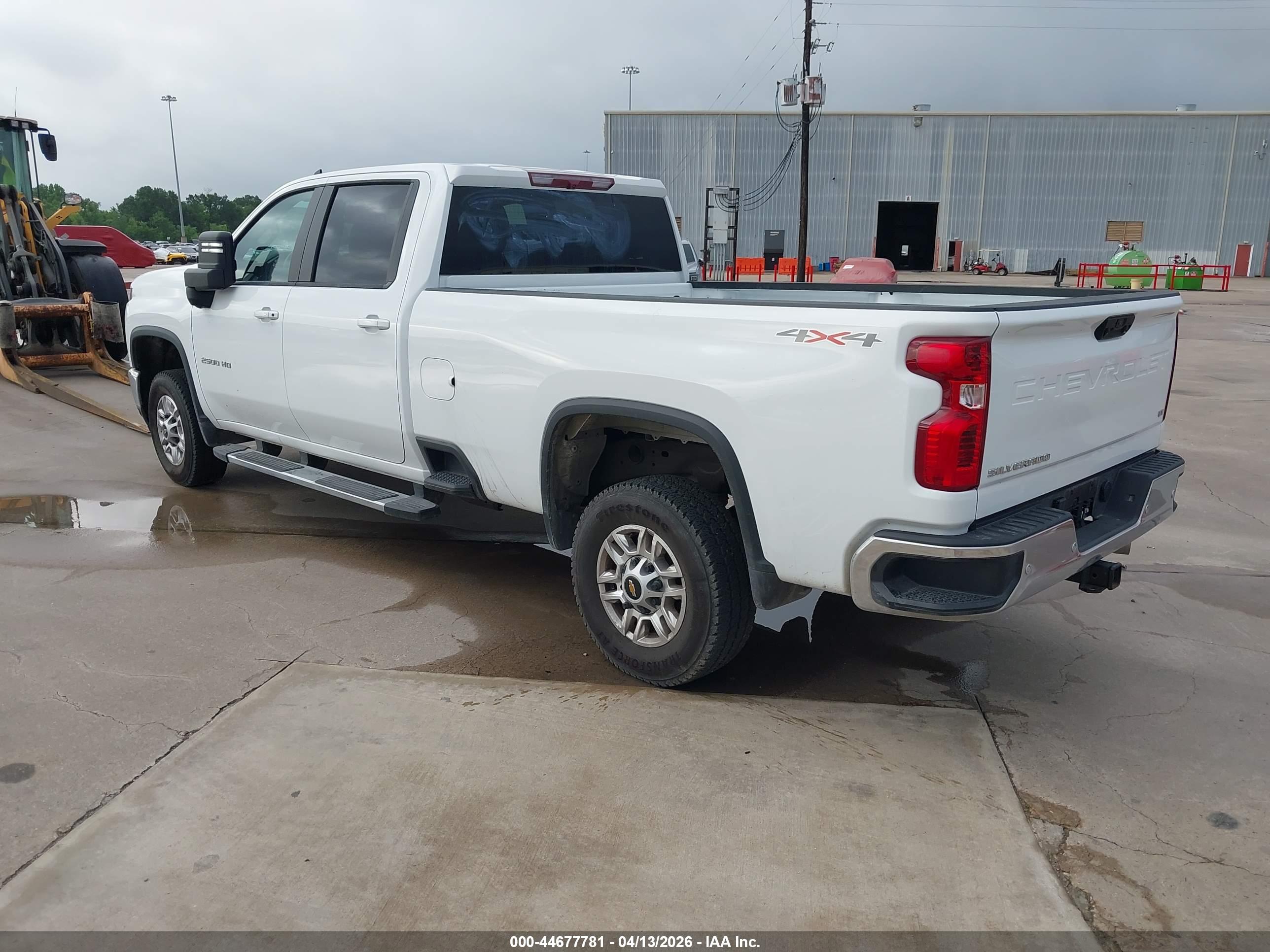 CHEVROLET SILVERADO image 3