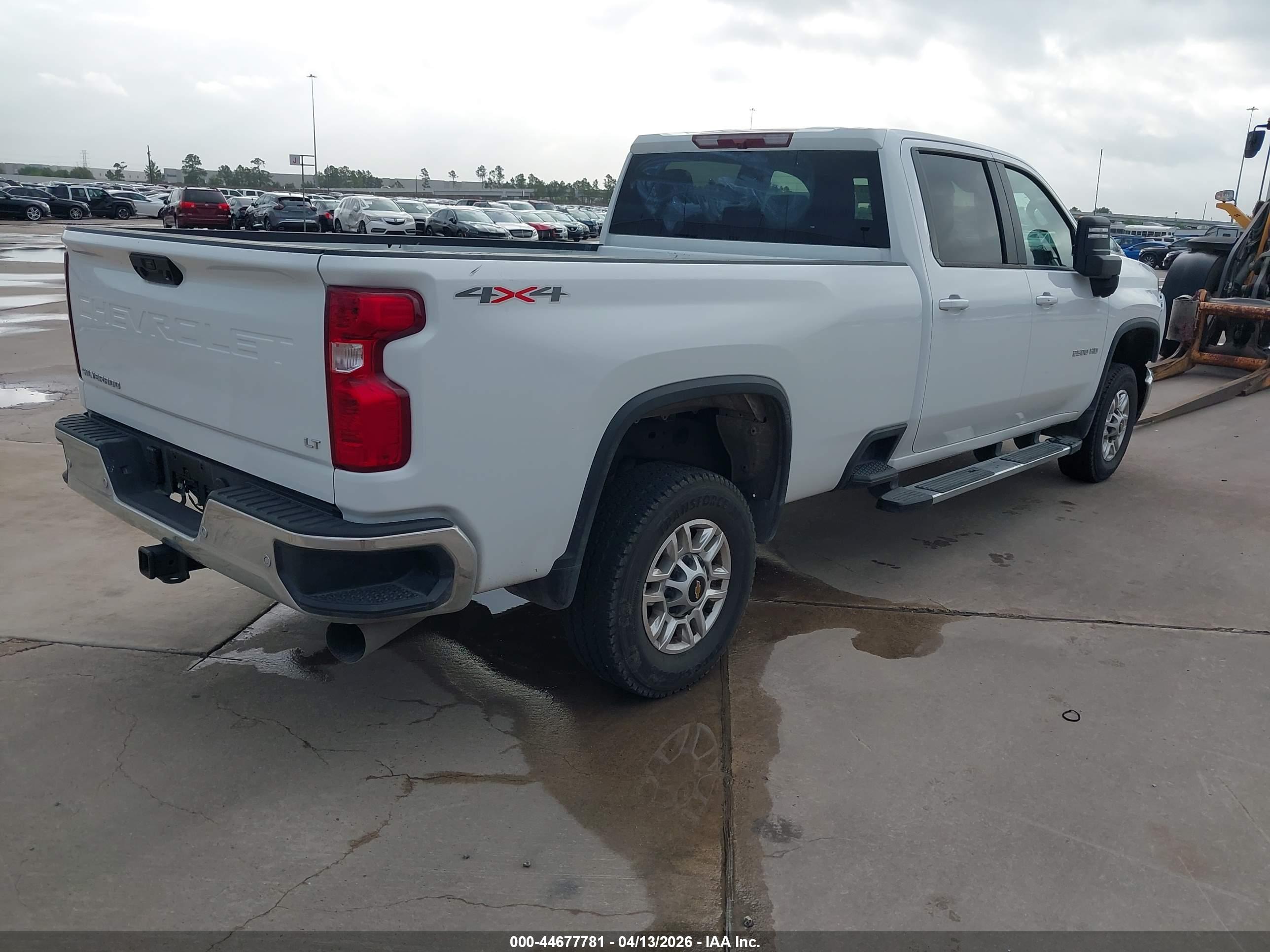 CHEVROLET SILVERADO image 4