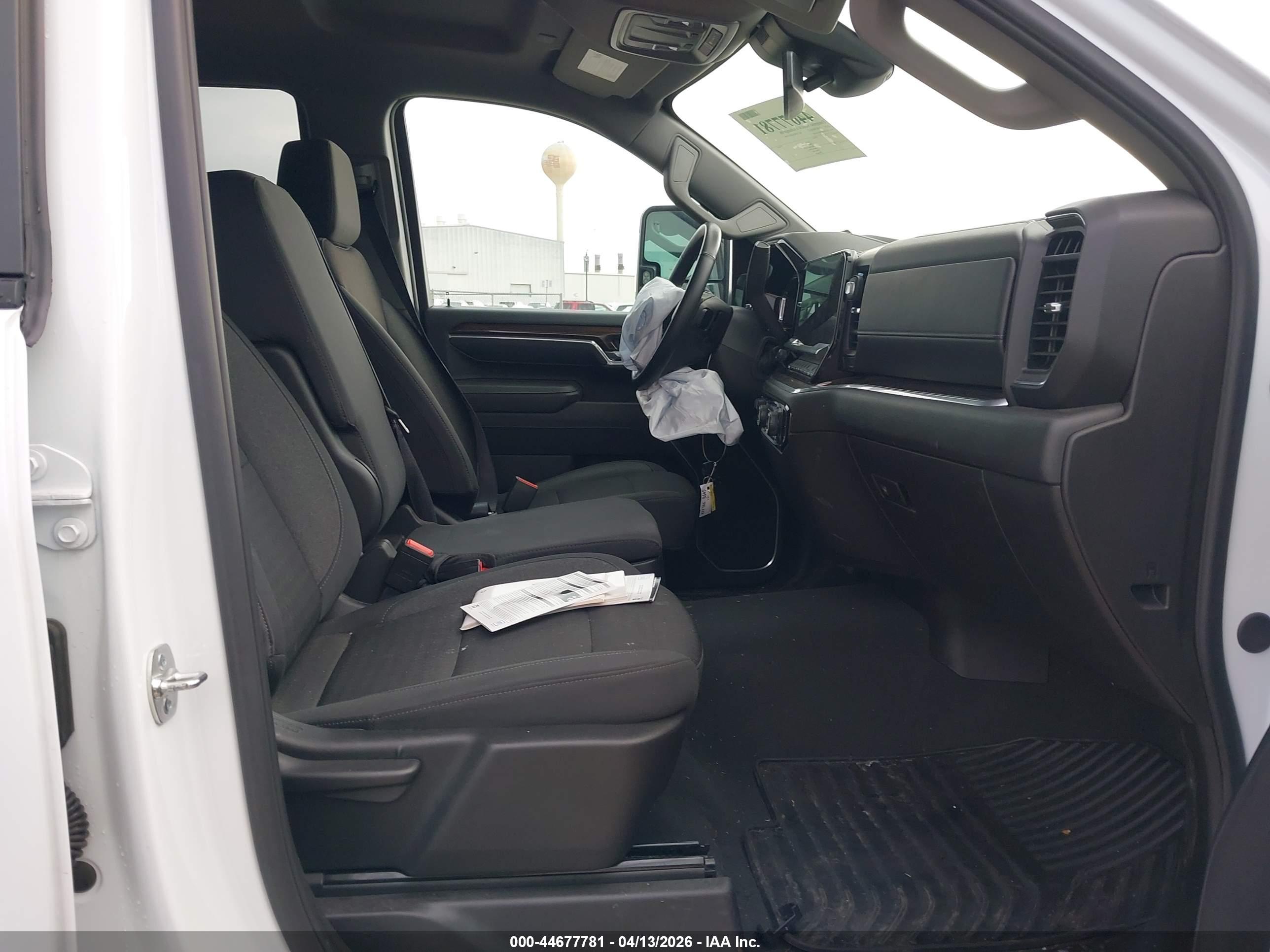CHEVROLET SILVERADO image 5