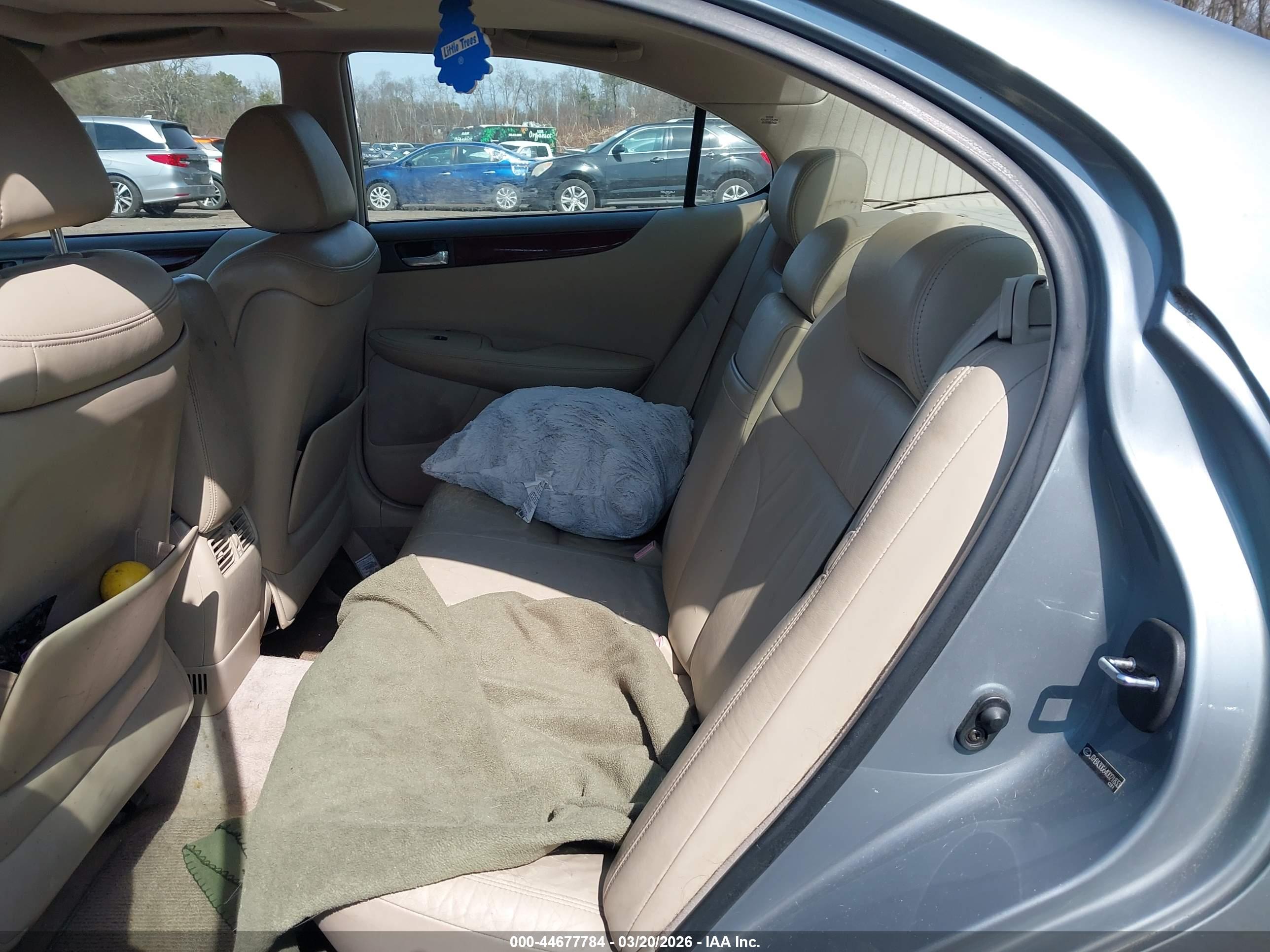 LEXUS ES image 8