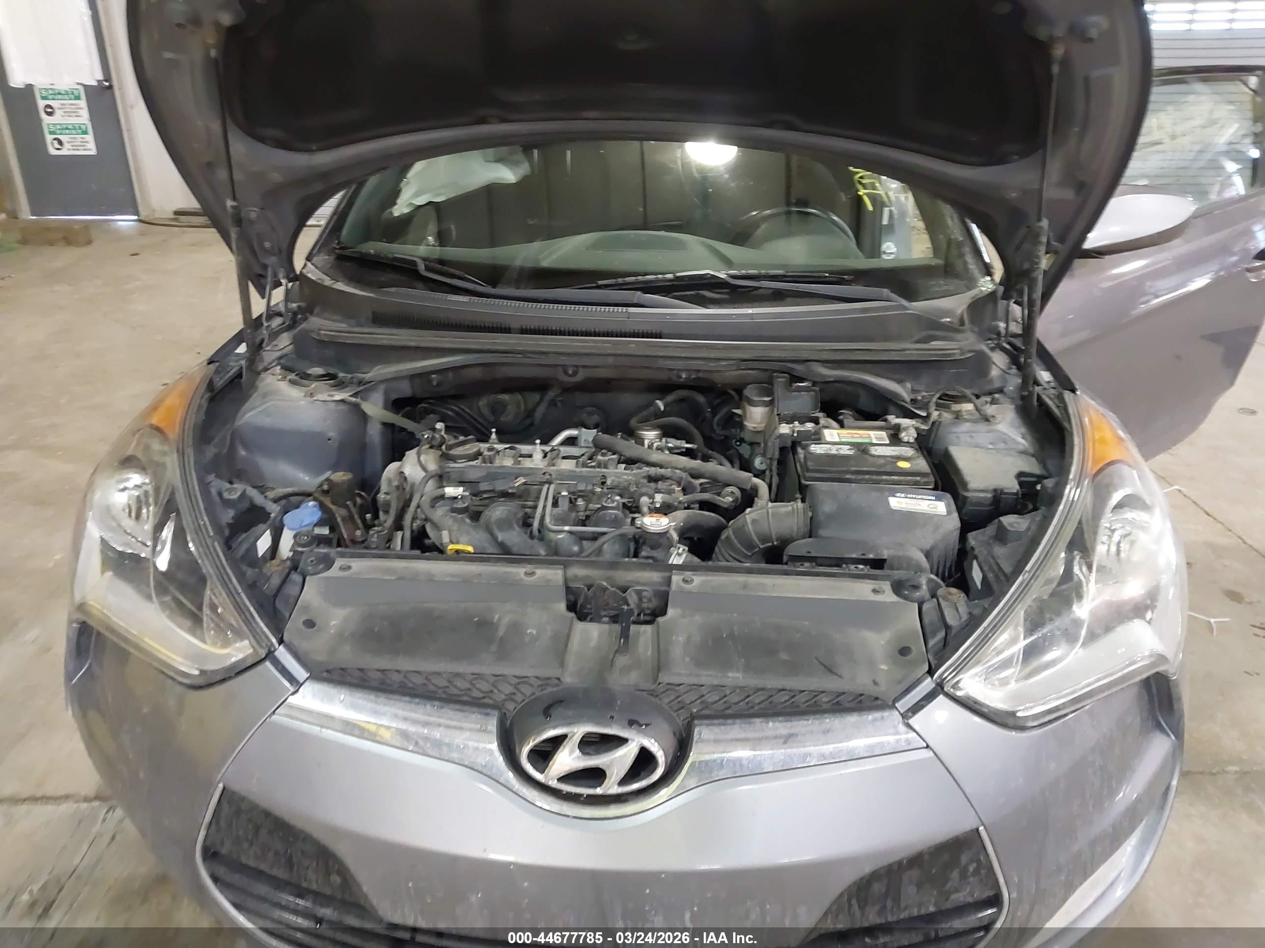HYUNDAI VELOSTER image 10