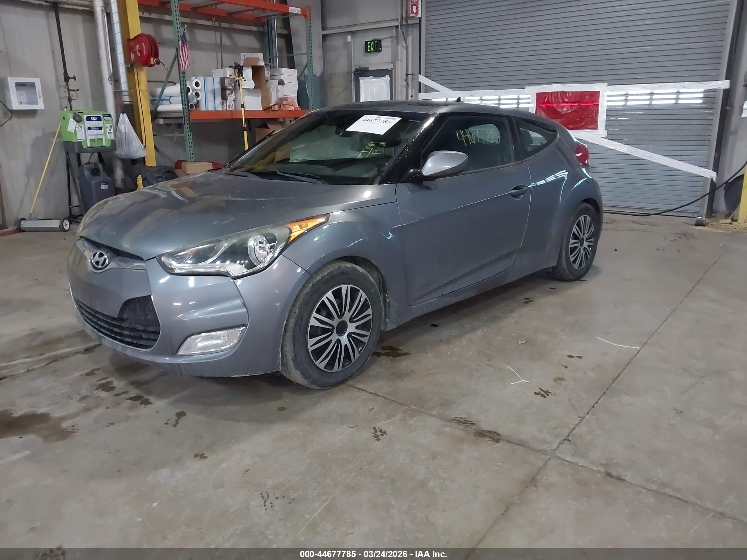 HYUNDAI VELOSTER image 2