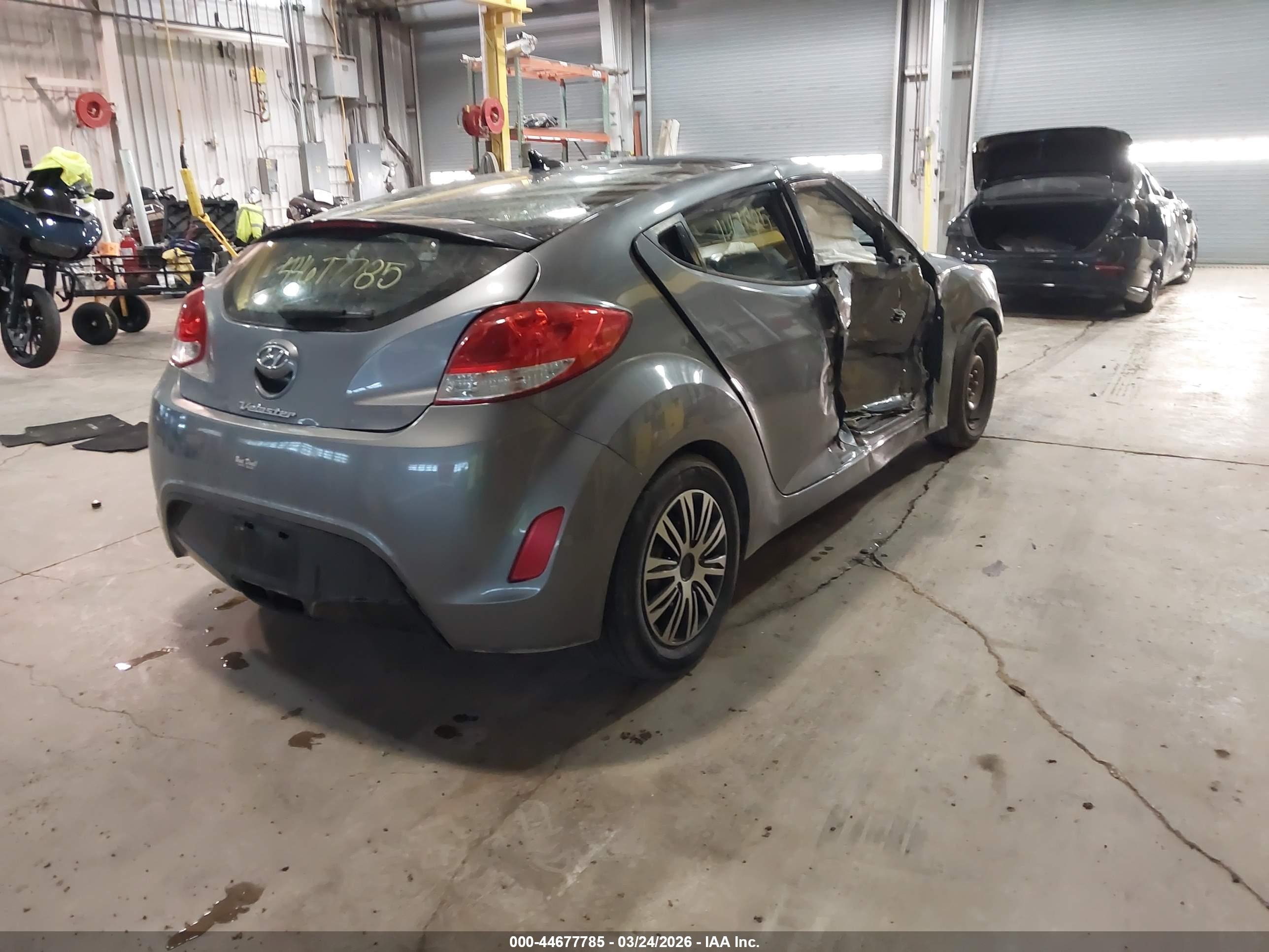 HYUNDAI VELOSTER image 4