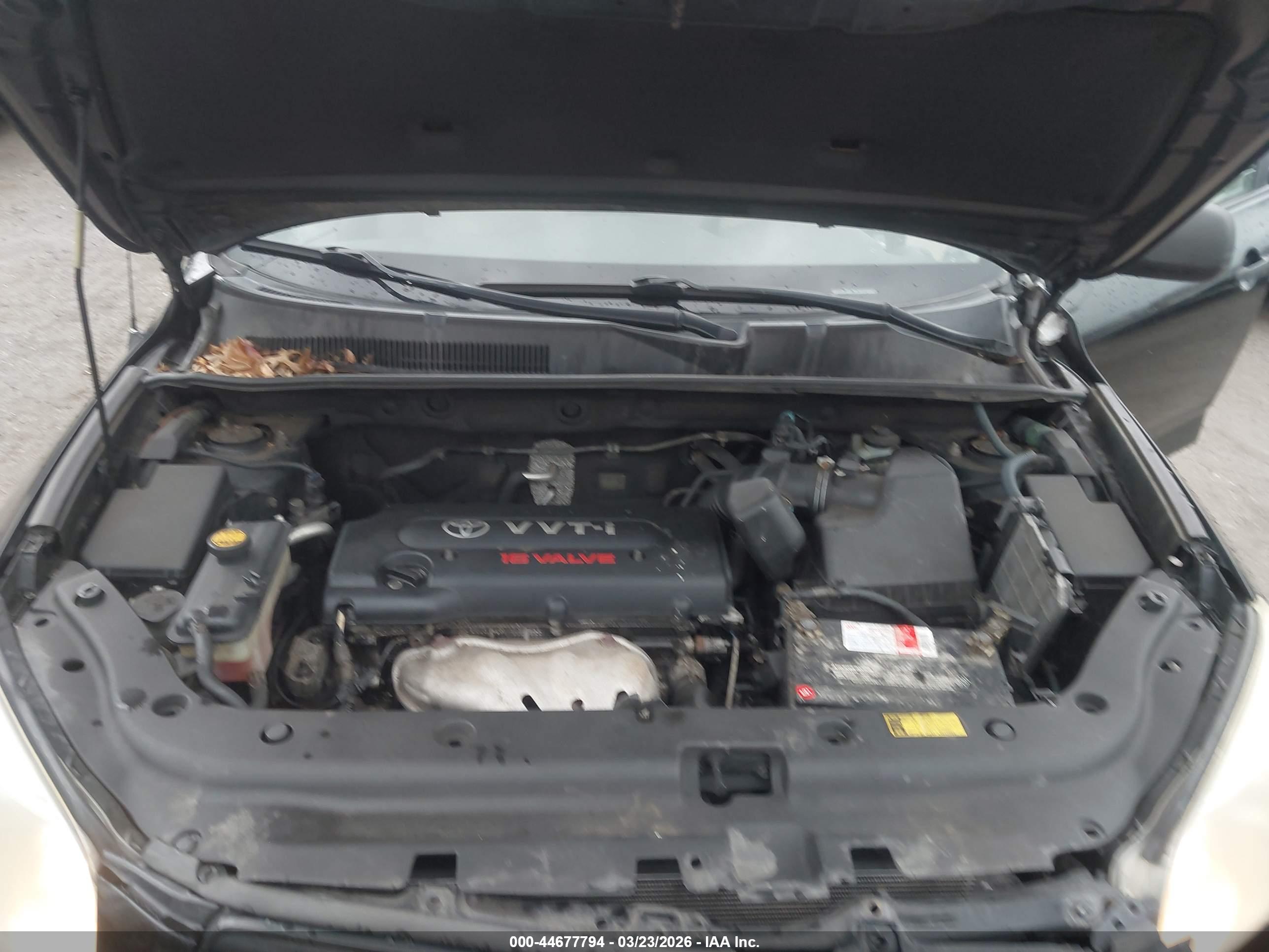 TOYOTA RAV4 image 10