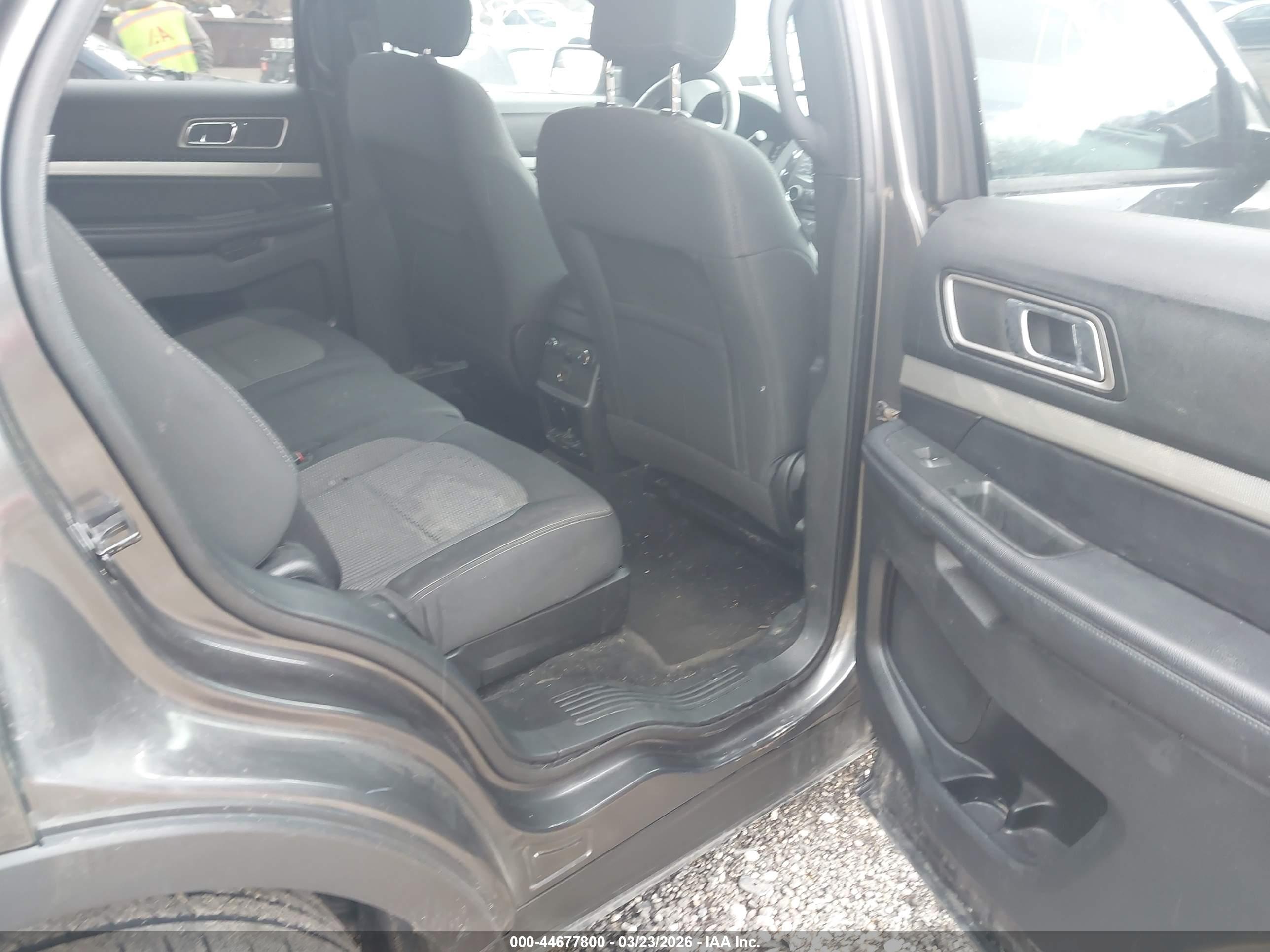 FORD EXPLORER image 8