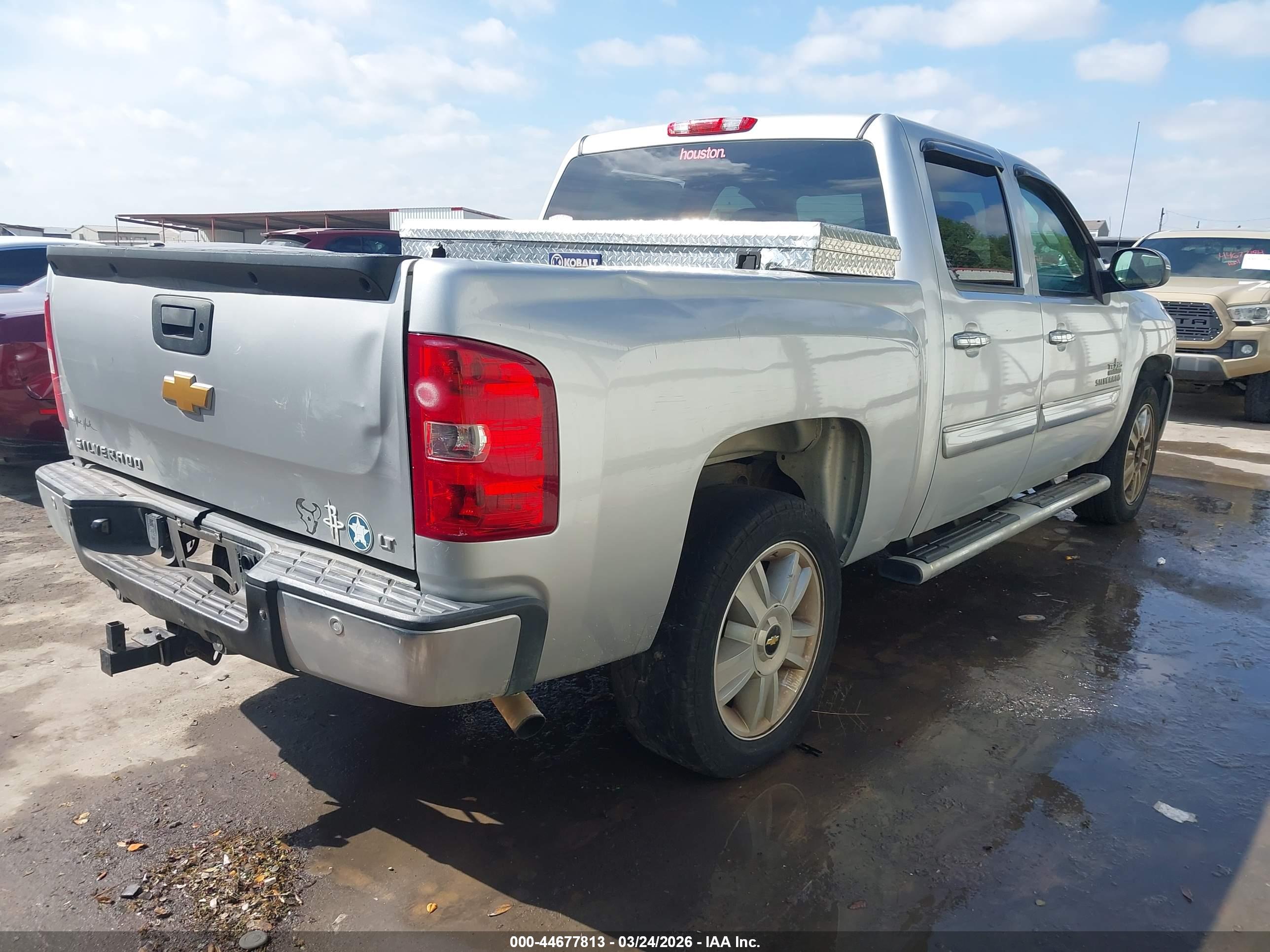 CHEVROLET SILVERADO image 4