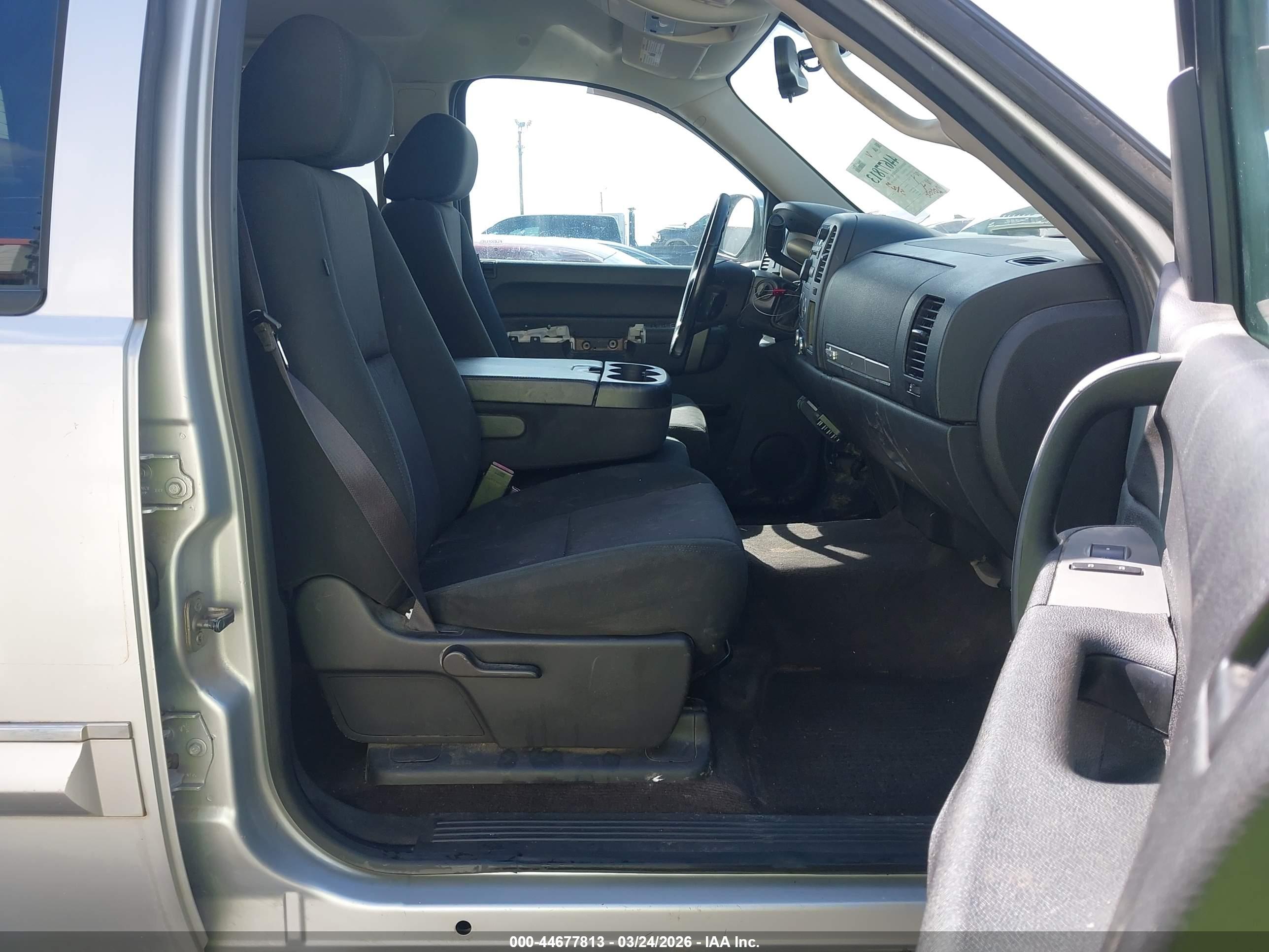 CHEVROLET SILVERADO image 5