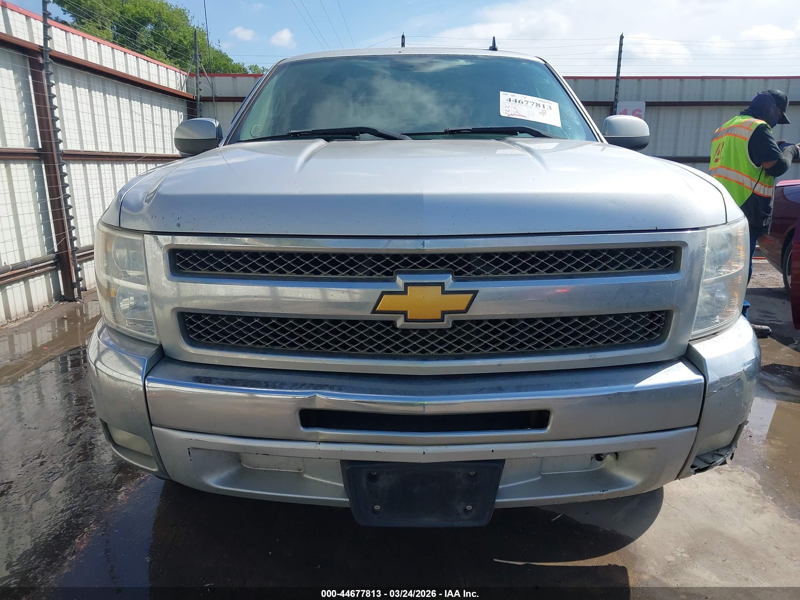 CHEVROLET SILVERADO image 6