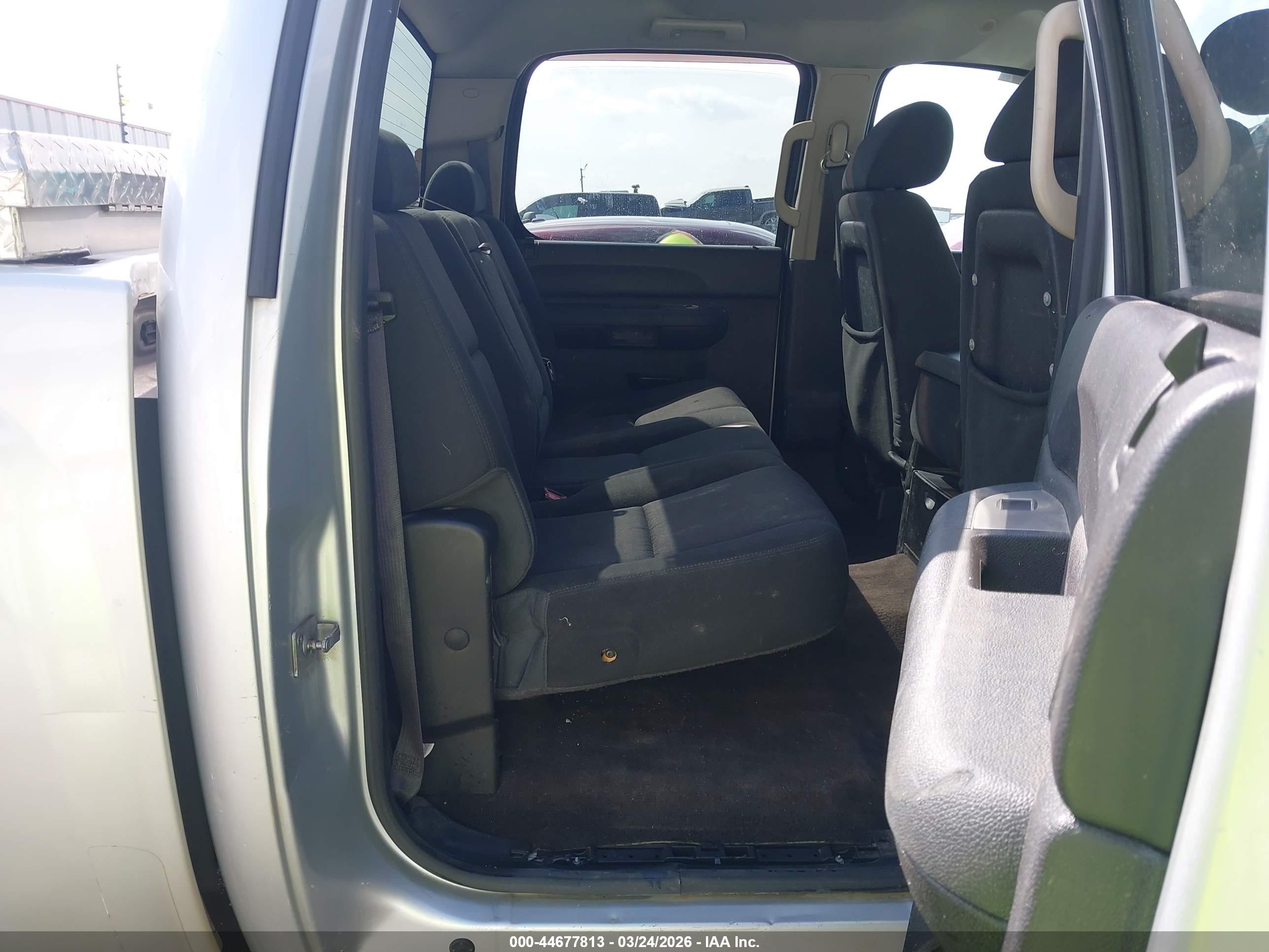CHEVROLET SILVERADO image 8