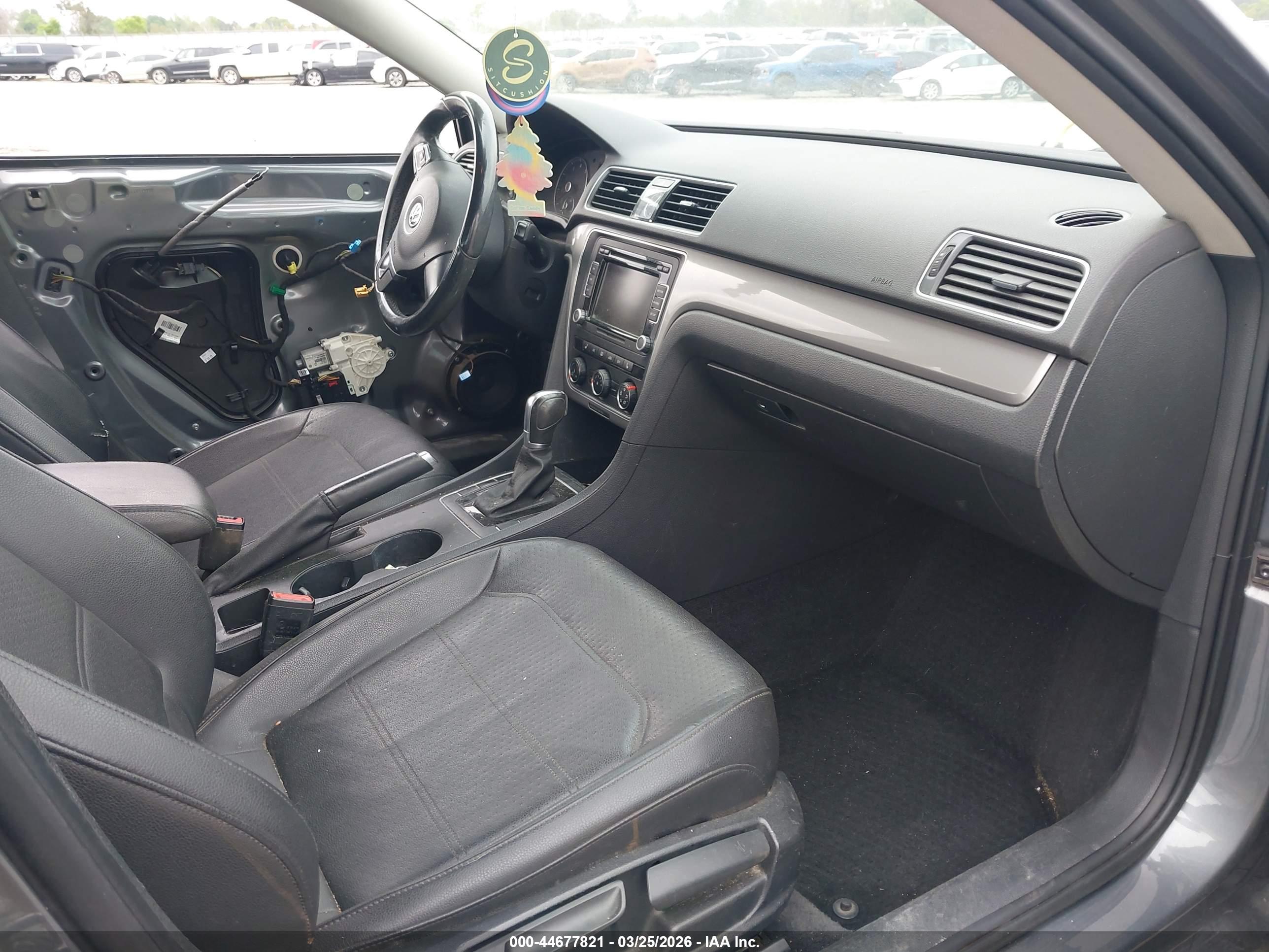 VOLKSWAGEN PASSAT image 5