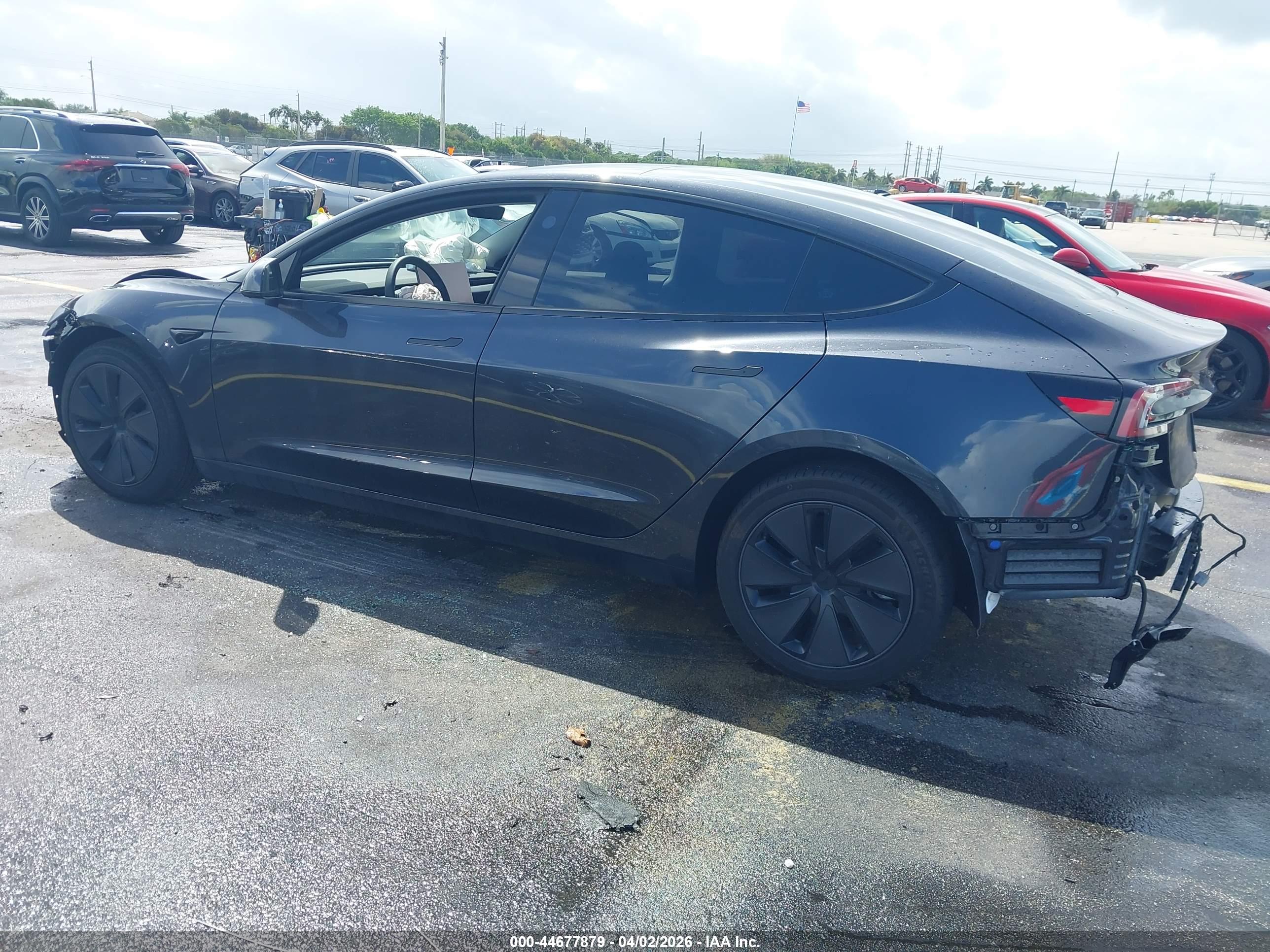 TESLA MODEL image 3