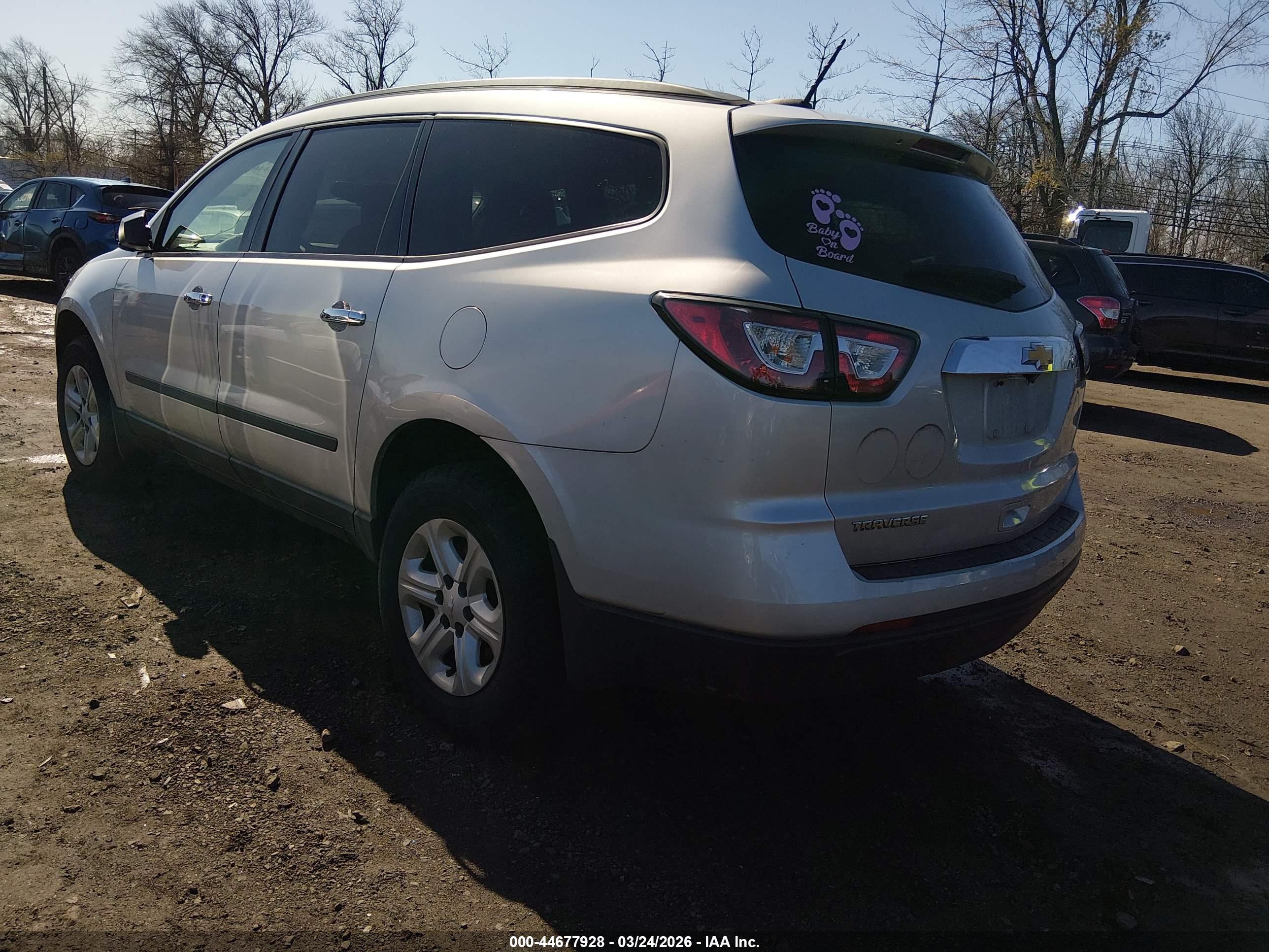 CHEVROLET TRAVERSE image 3