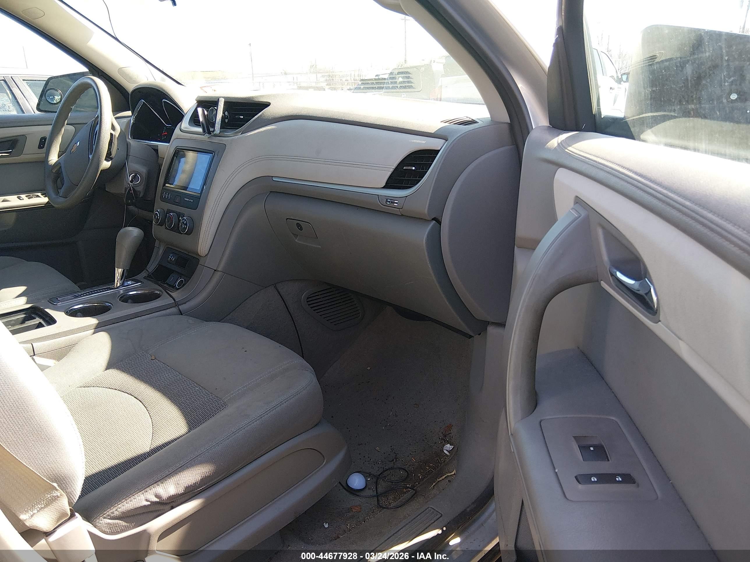 CHEVROLET TRAVERSE image 5