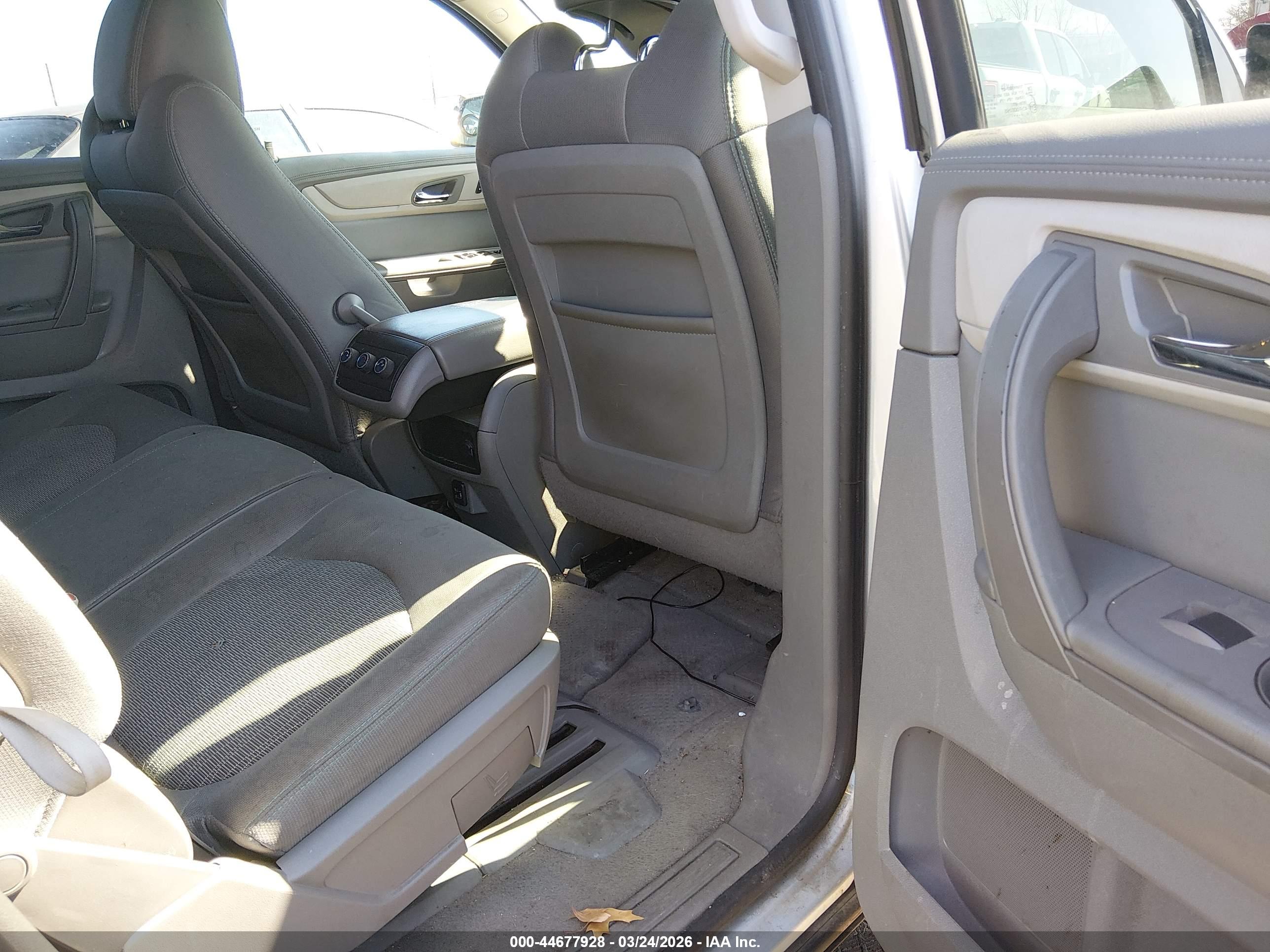 CHEVROLET TRAVERSE image 8