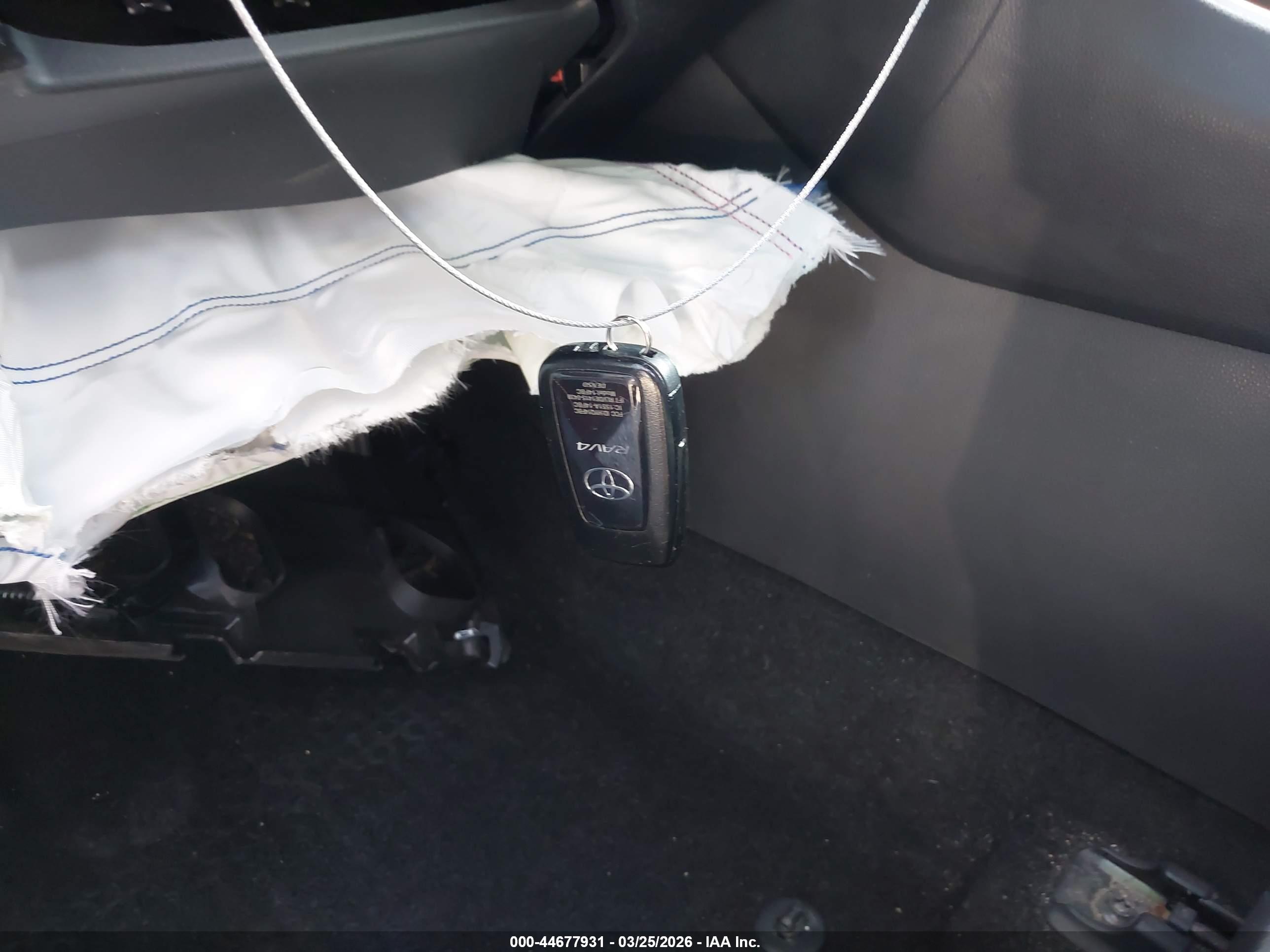 TOYOTA RAV4 image 11