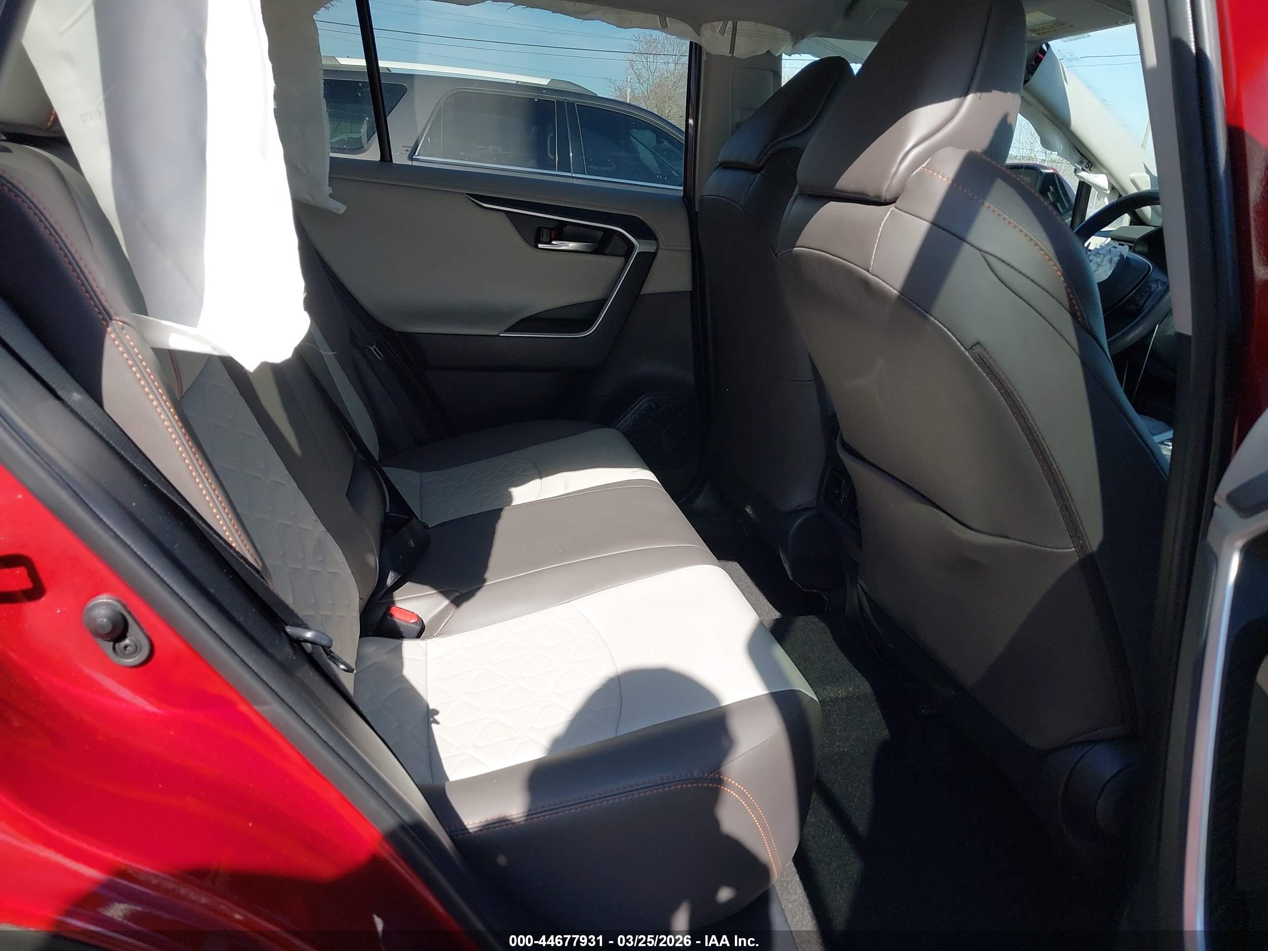 TOYOTA RAV4 image 8