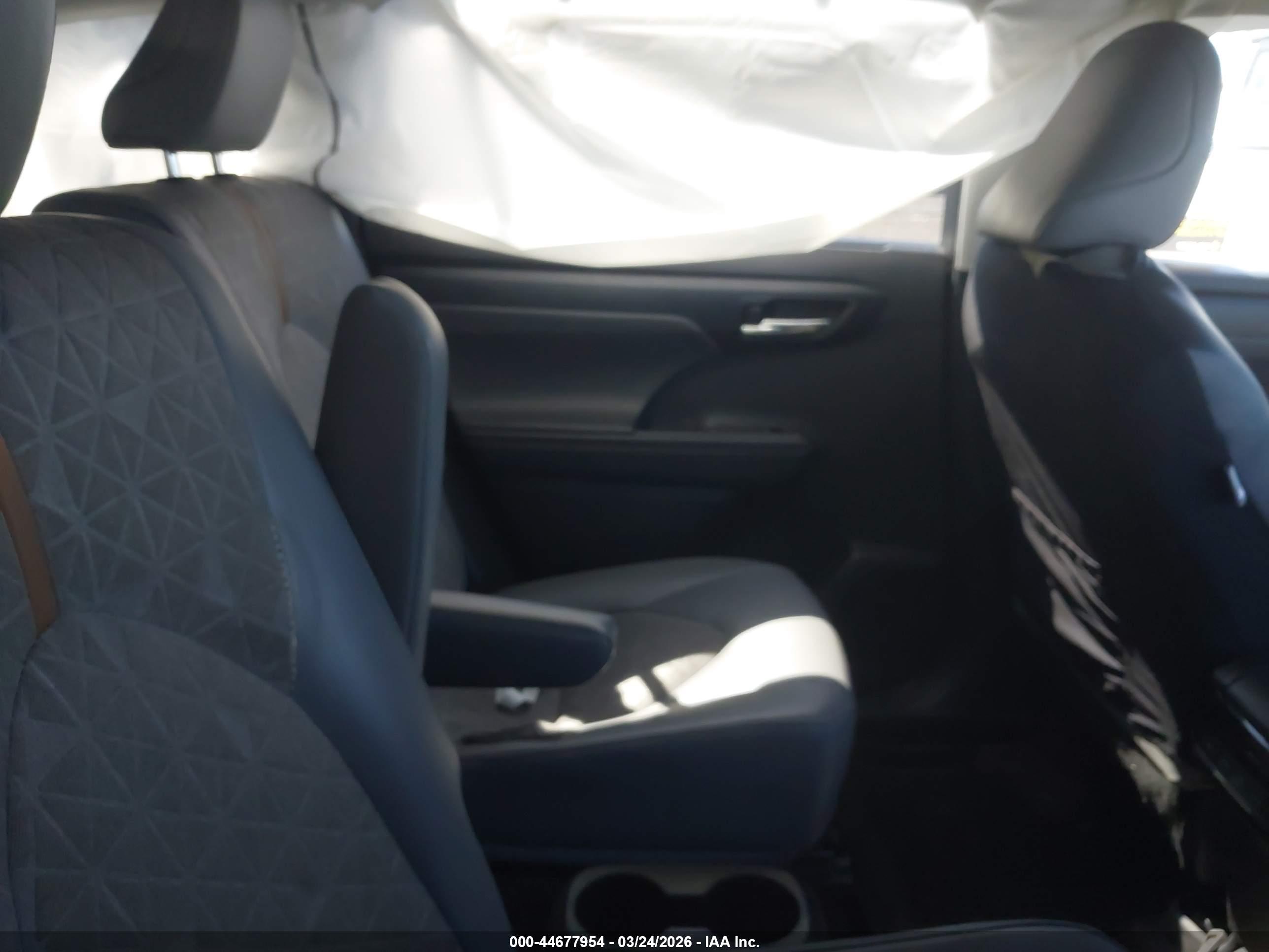 TOYOTA HIGHLANDER image 8