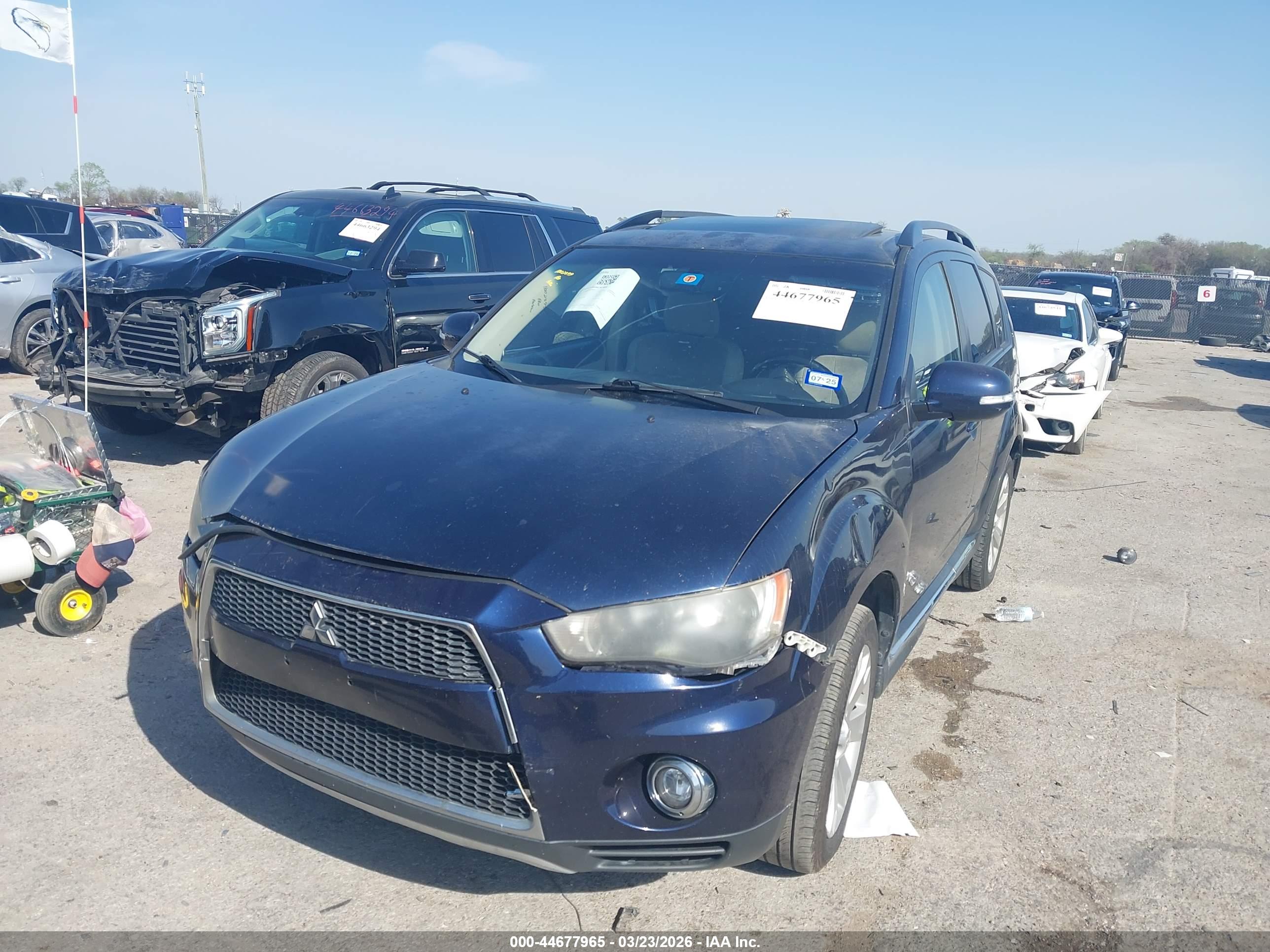 MITSUBISHI OUTLANDER image 2