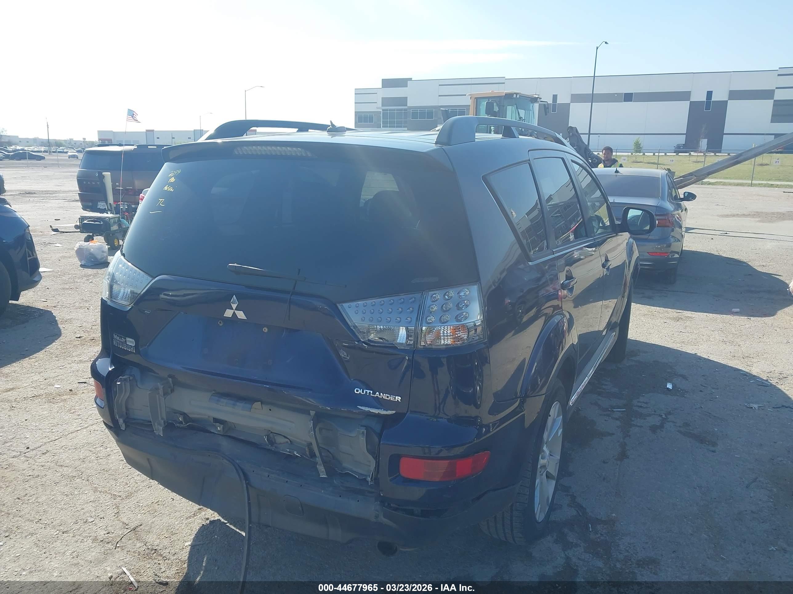 MITSUBISHI OUTLANDER image 4