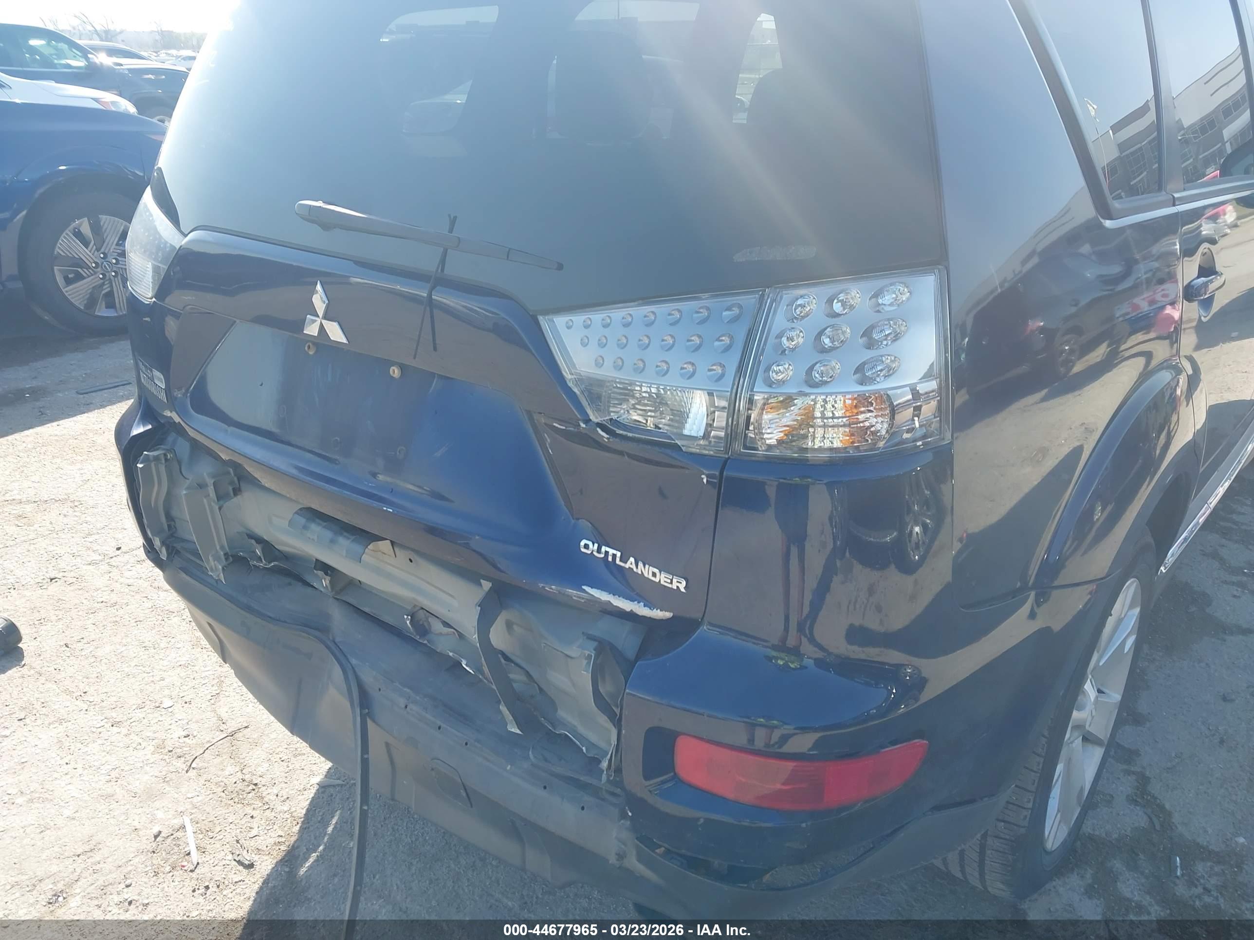 MITSUBISHI OUTLANDER image 6
