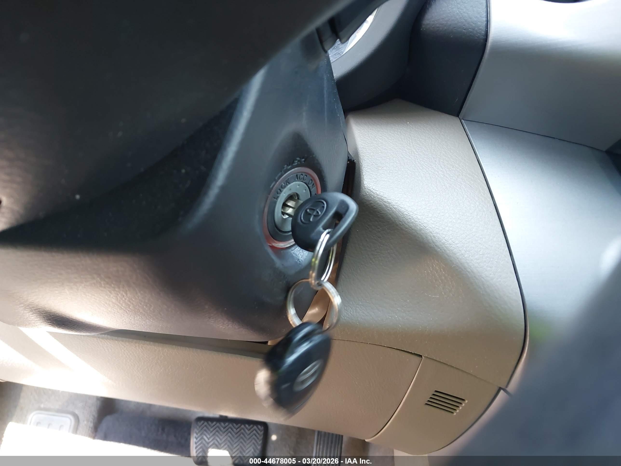 TOYOTA RAV4 image 11
