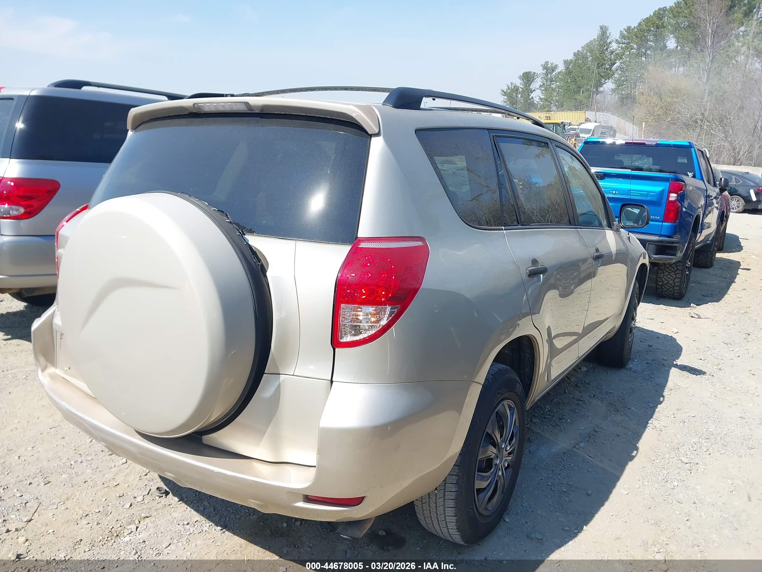 TOYOTA RAV4 image 4