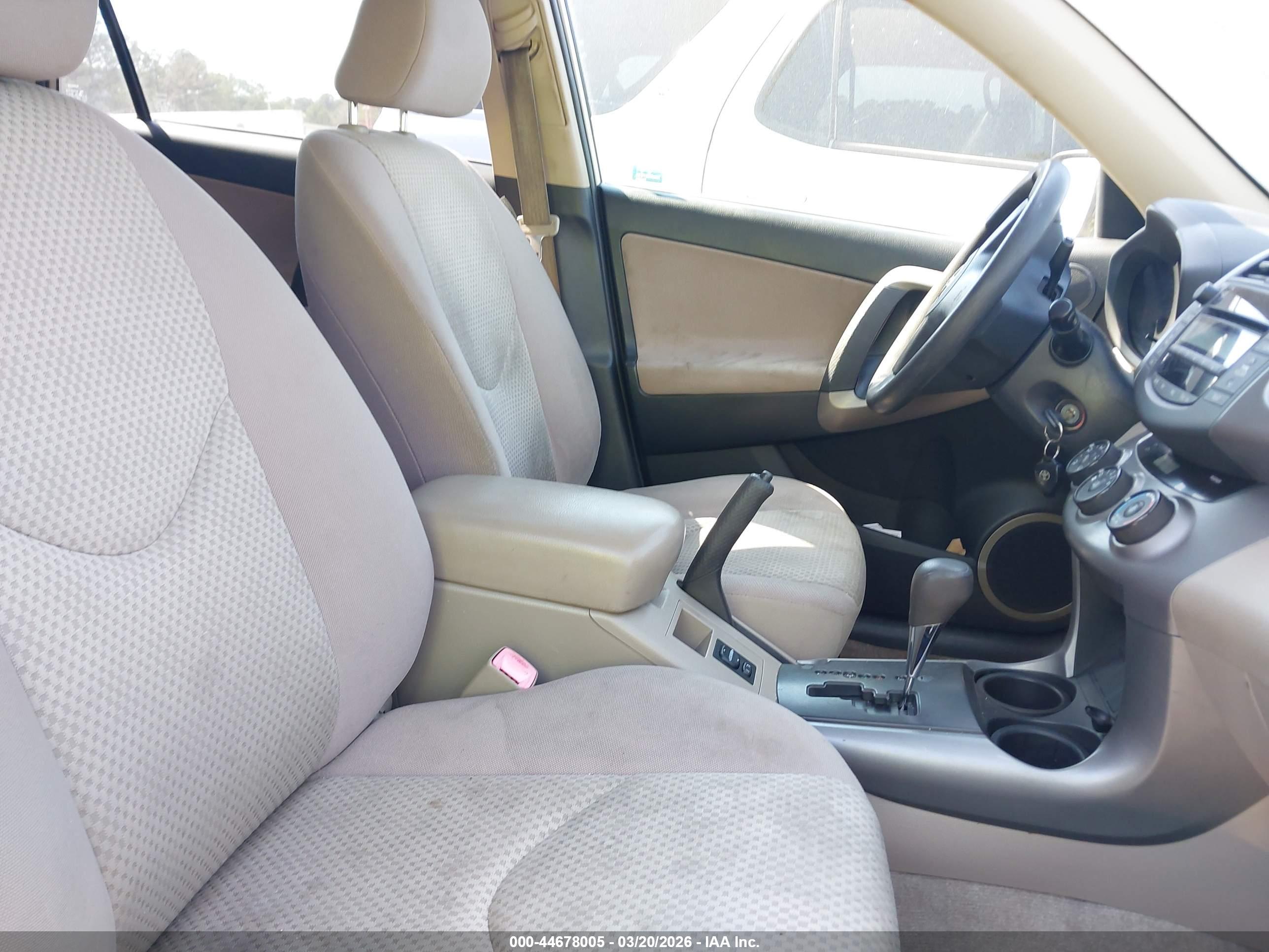 TOYOTA RAV4 image 5