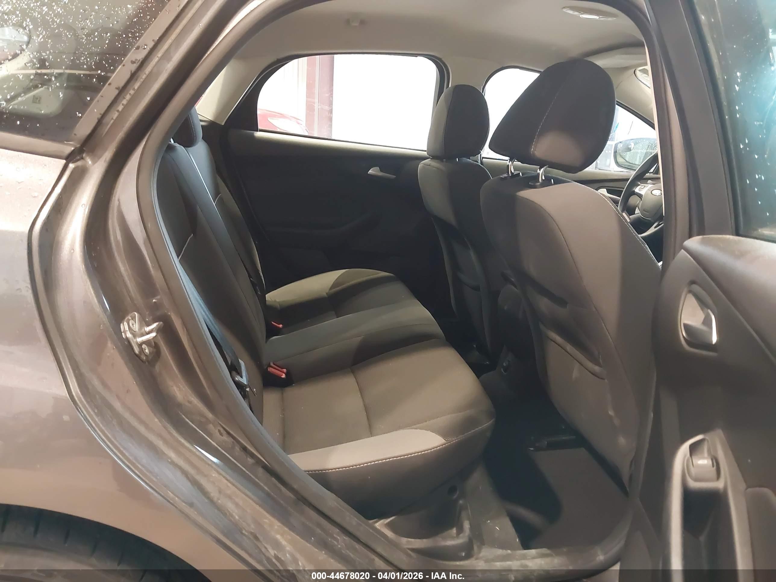 FORD FOCUS image 8
