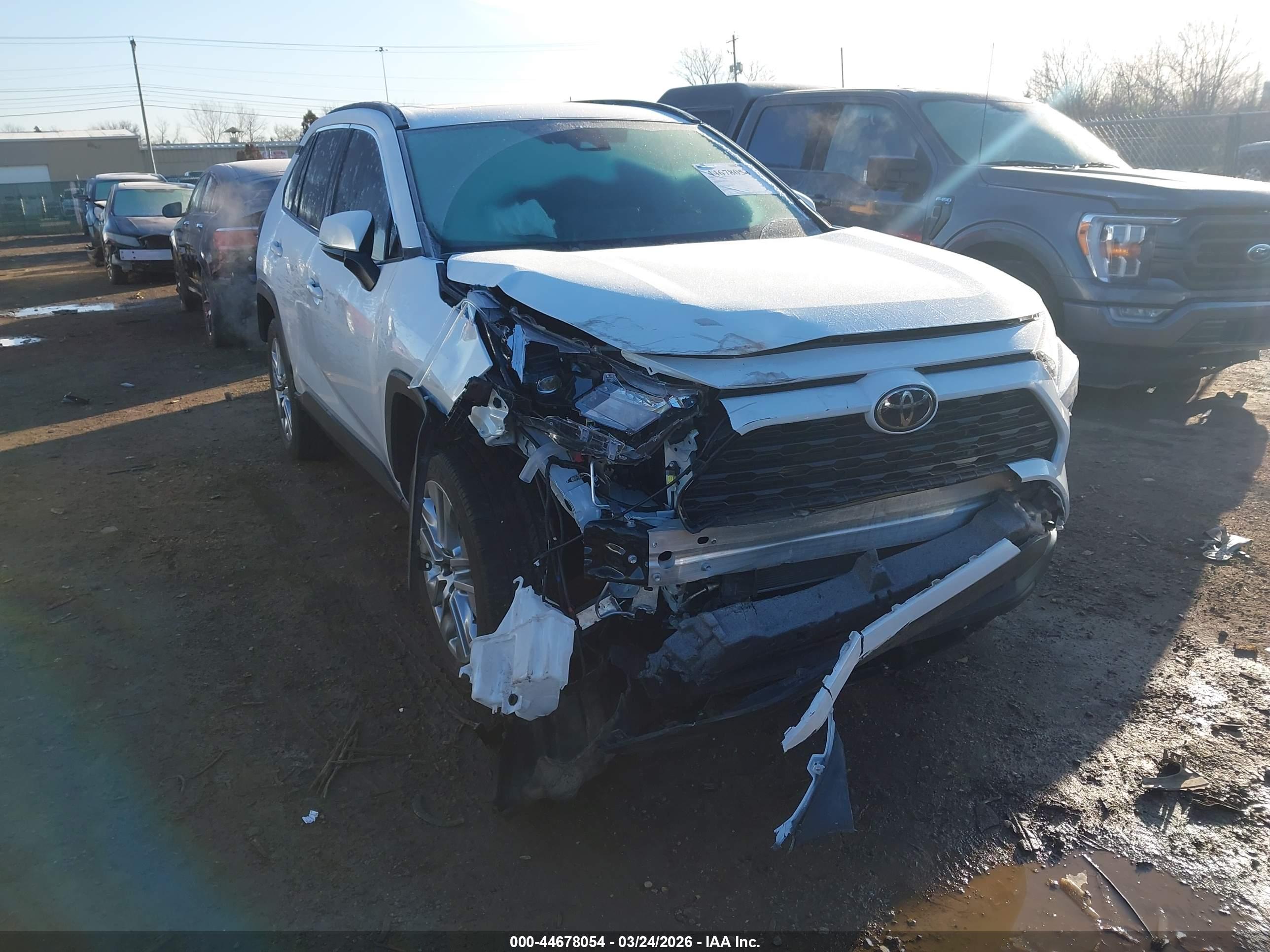 TOYOTA RAV4 image 6