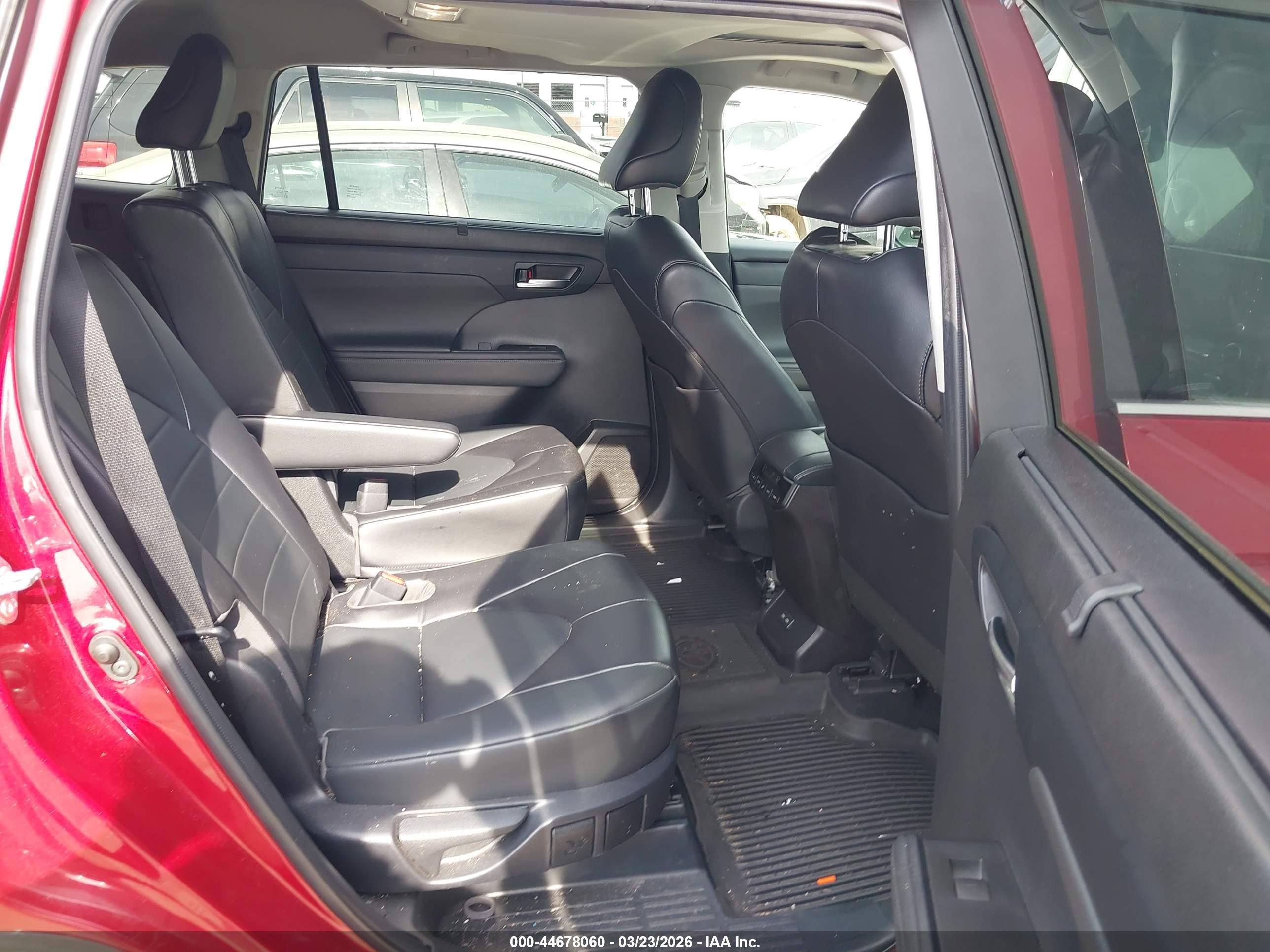 TOYOTA HIGHLANDER image 8