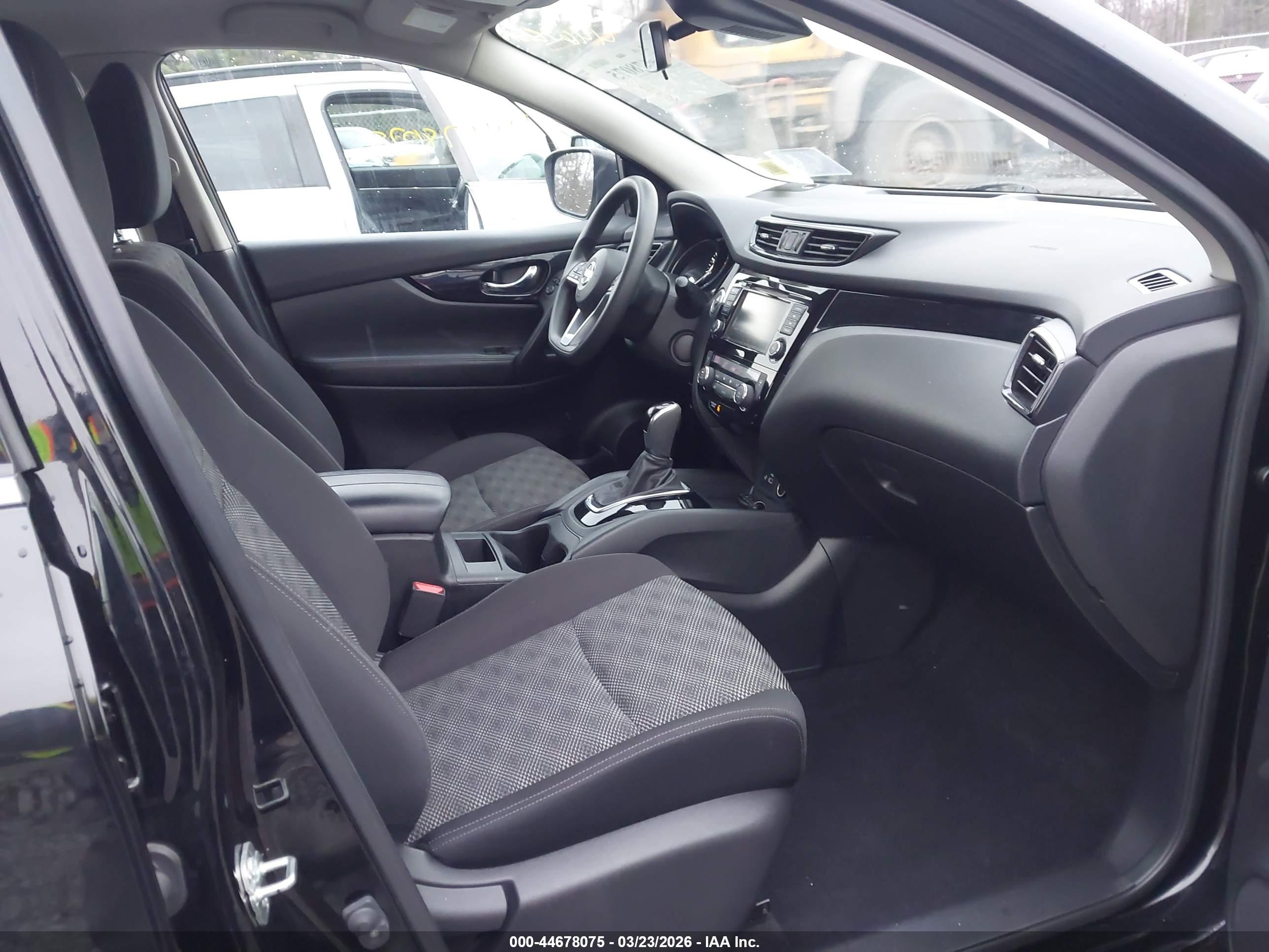 NISSAN ROGUE image 5