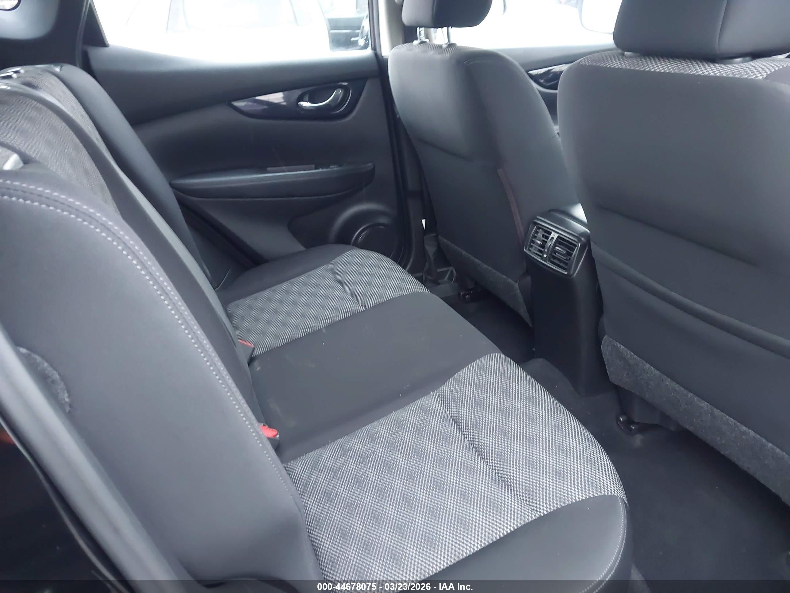 NISSAN ROGUE image 8