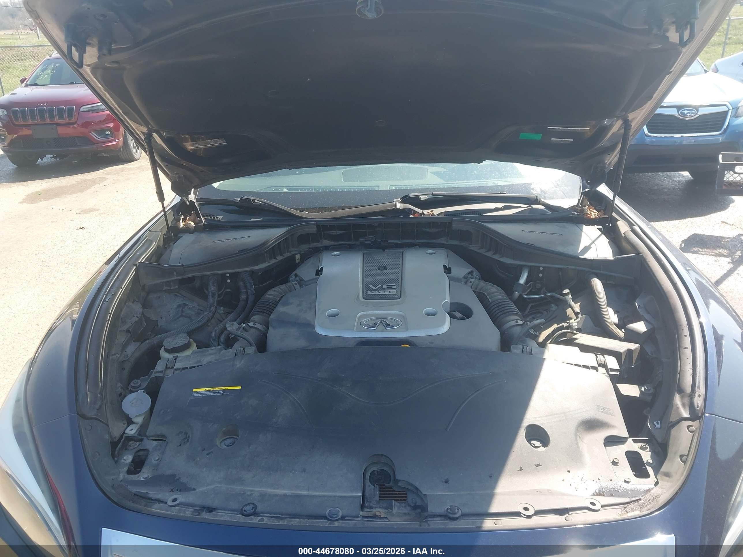 INFINITI Q70L image 10