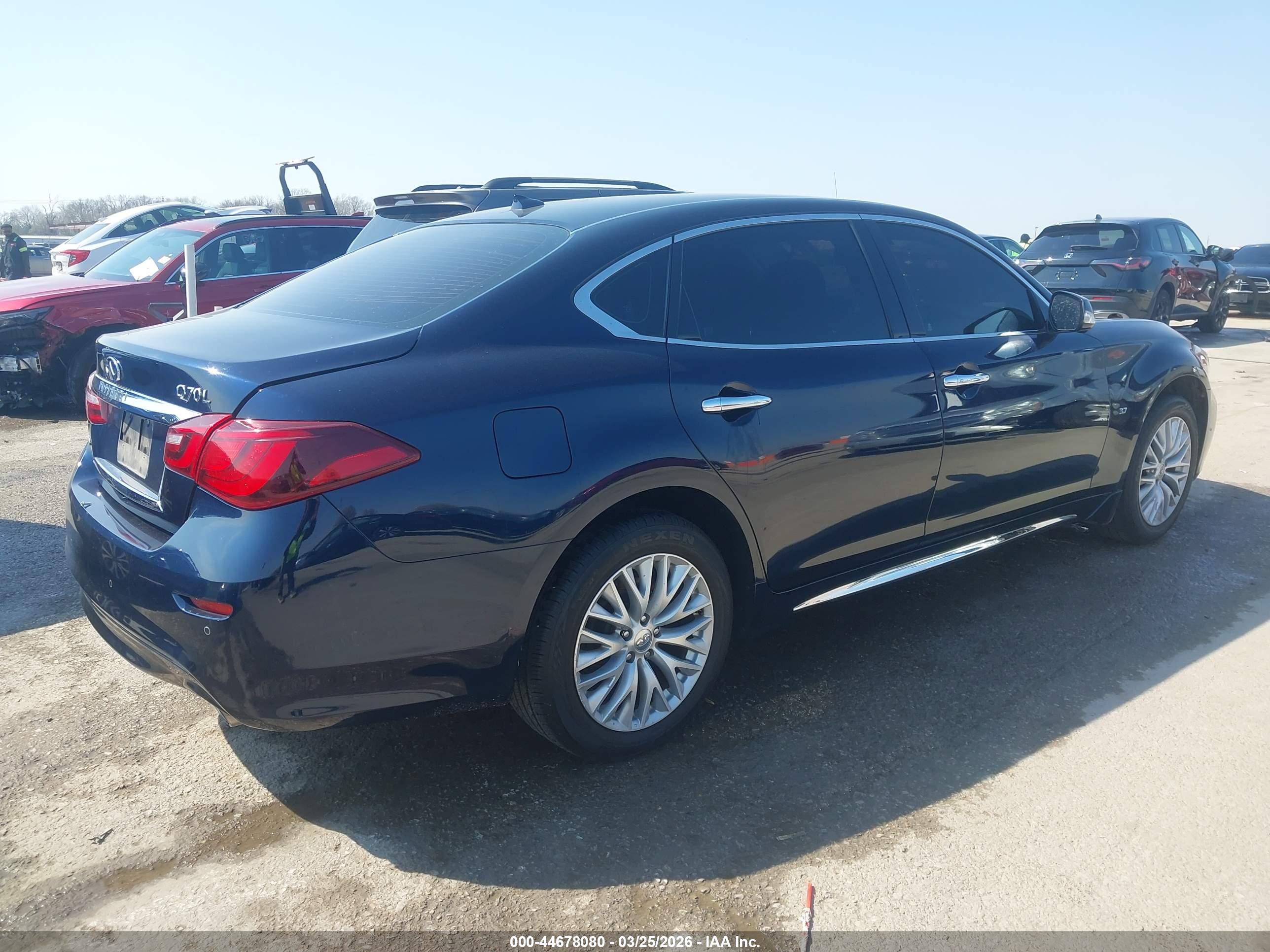 INFINITI Q70L image 4