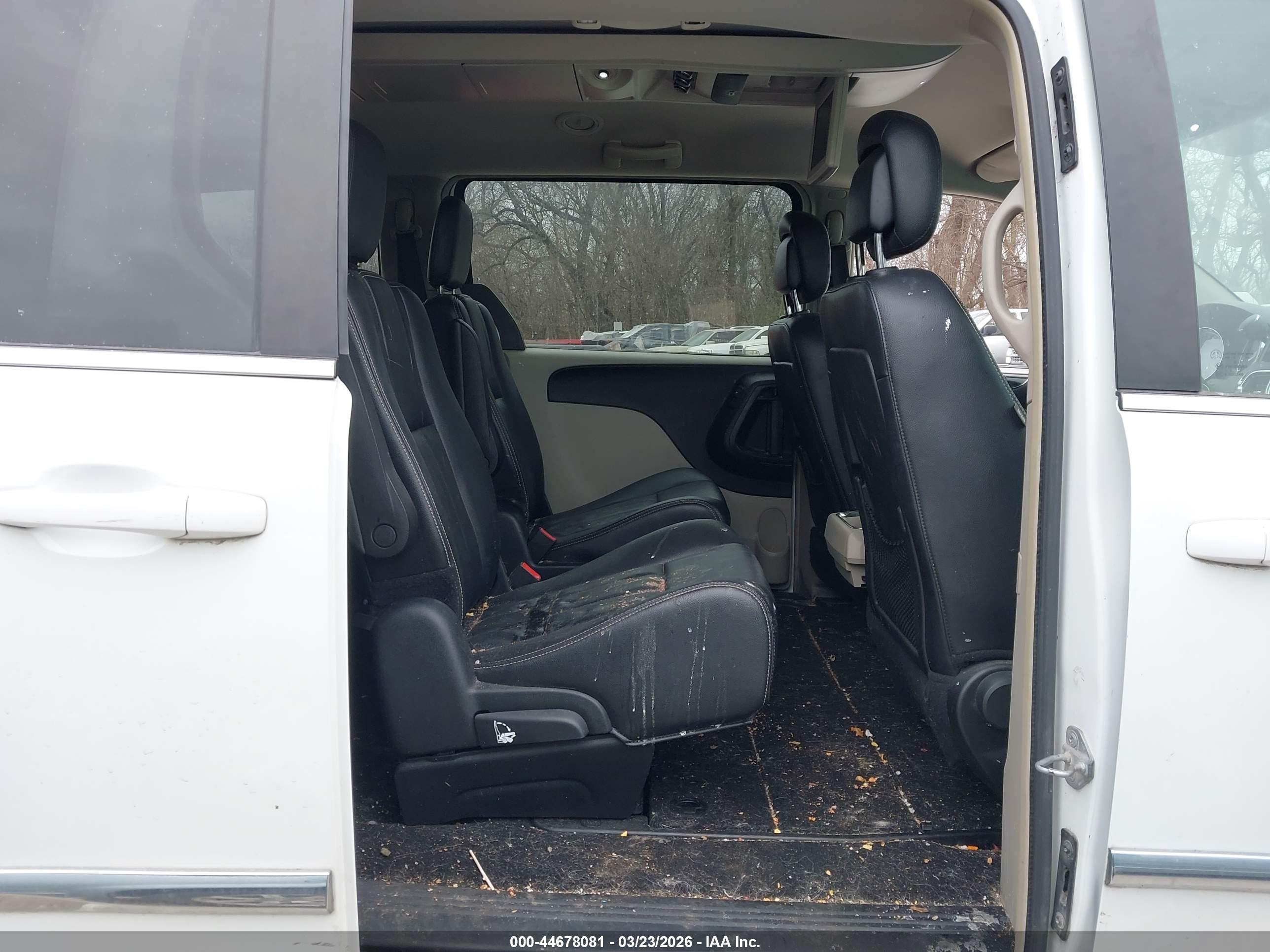 CHRYSLER TOWN image 8