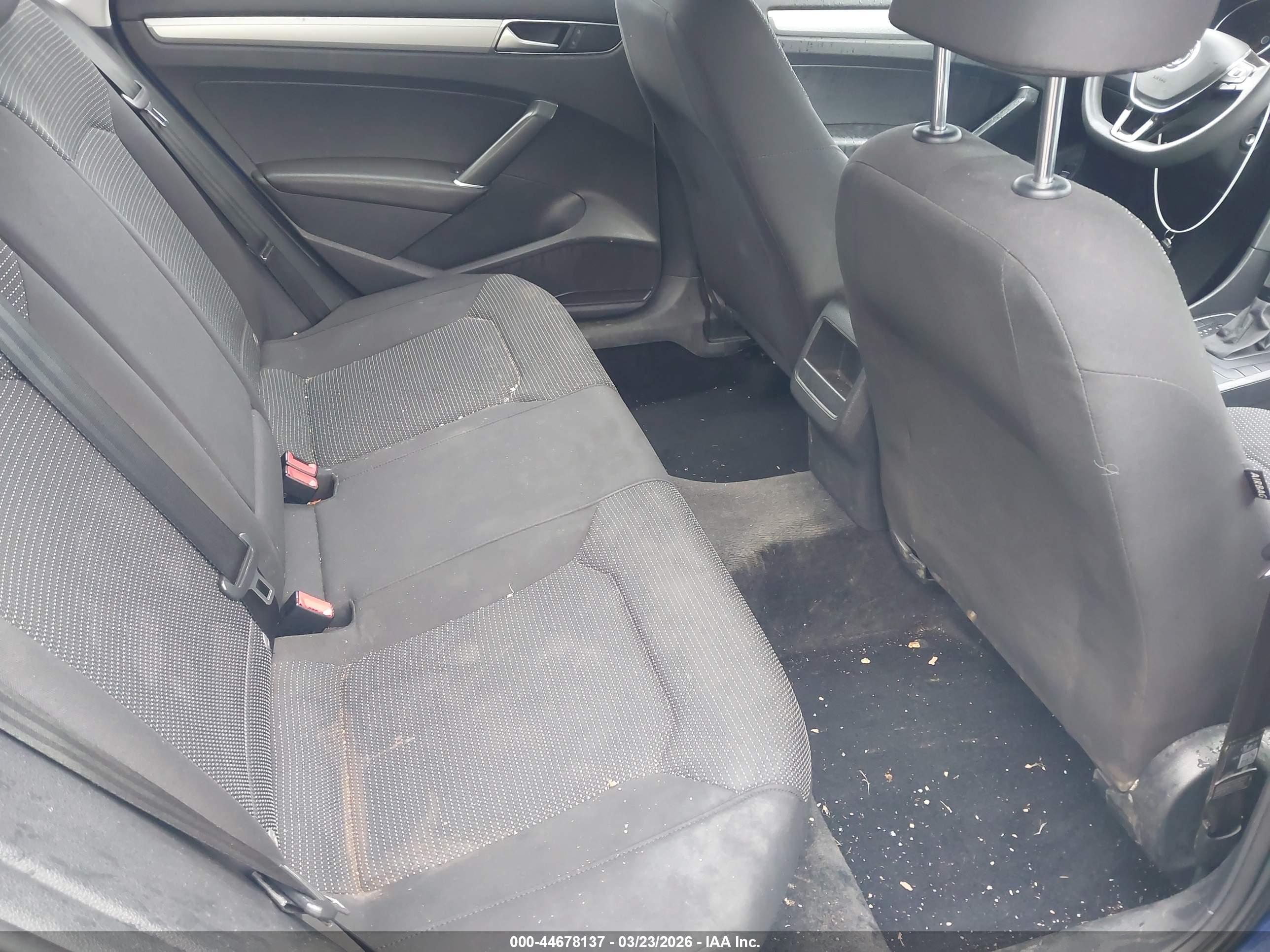 VOLKSWAGEN PASSAT image 8