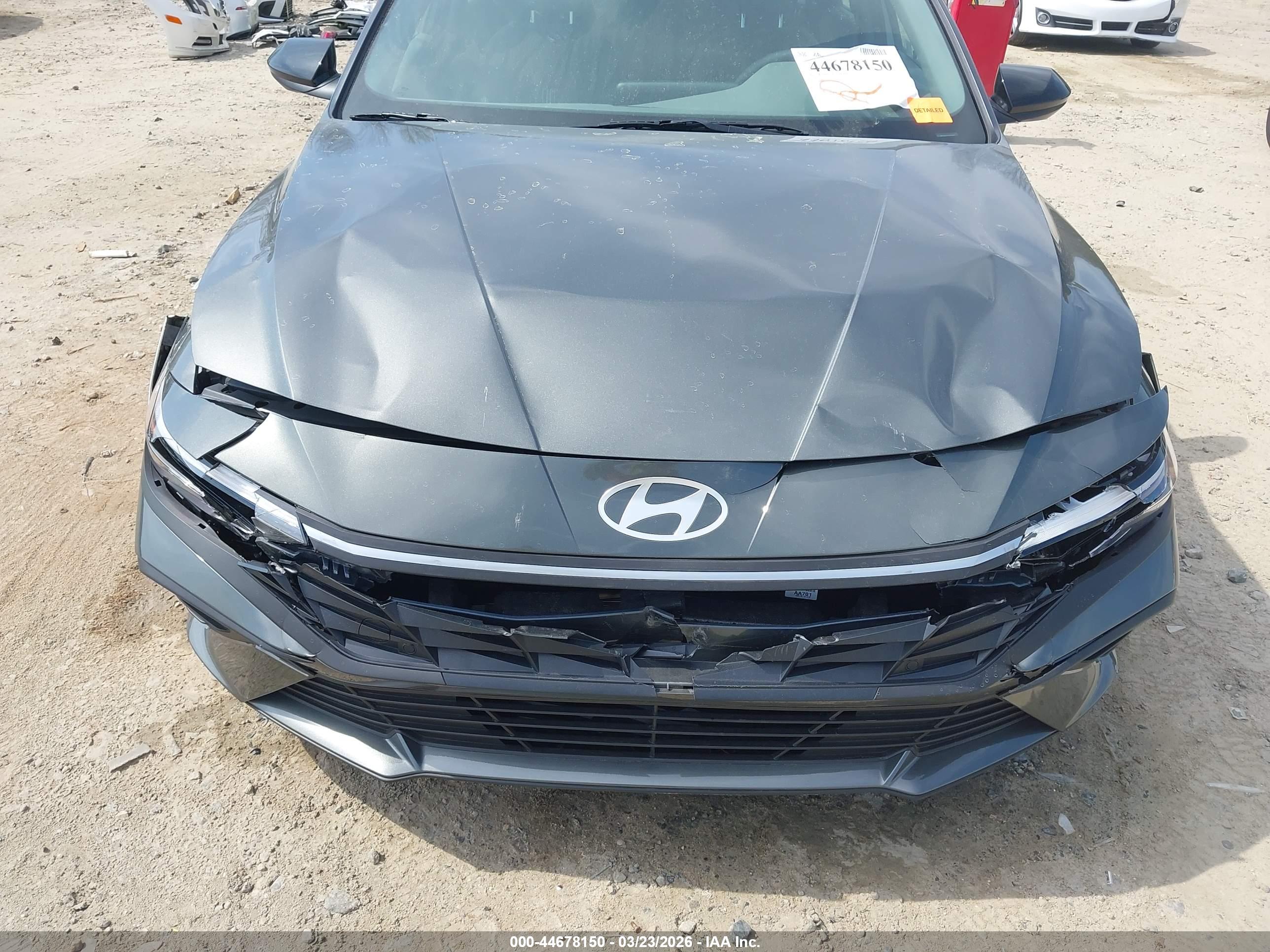 HYUNDAI ELANTRA image 6