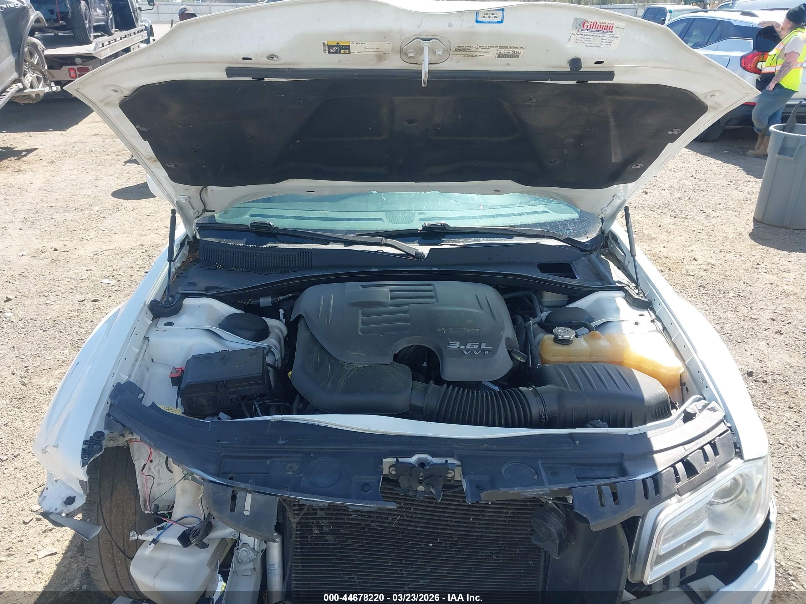 CHRYSLER 300 image 10